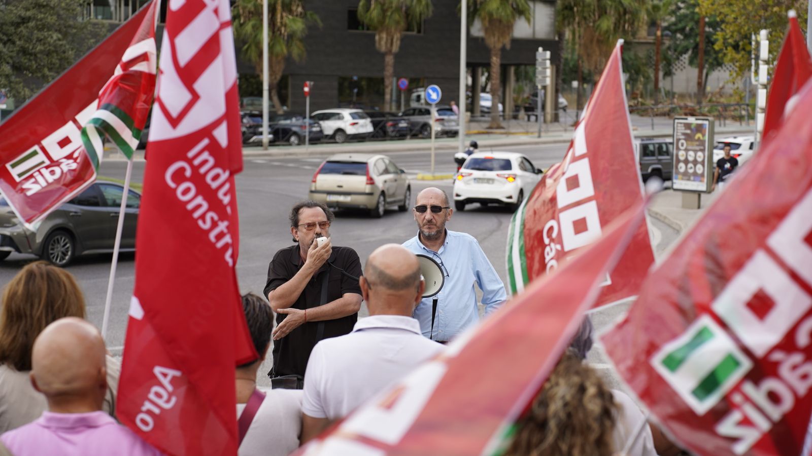 Fotos de la concentración para la reducción de la jornada laboral en el edificio nexus de Algeciras
