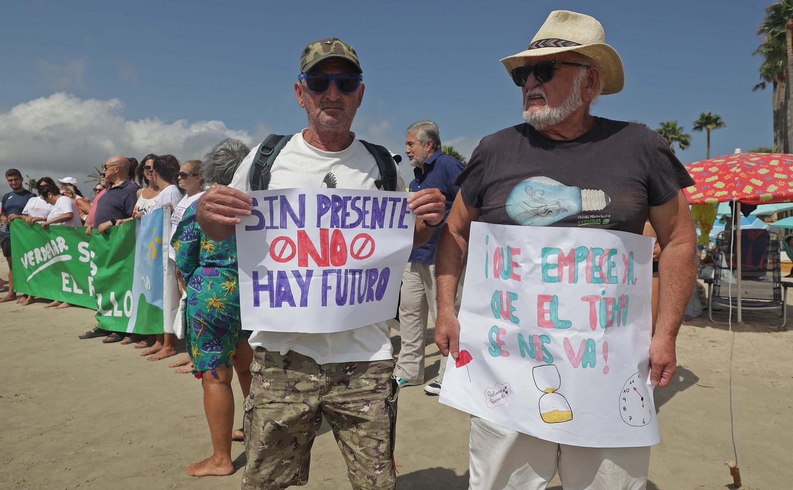 Fotos de la manifestación de la plataforma Salvemos El Rinconcillo y el grupo ecologista Verdemar en Algeciras
