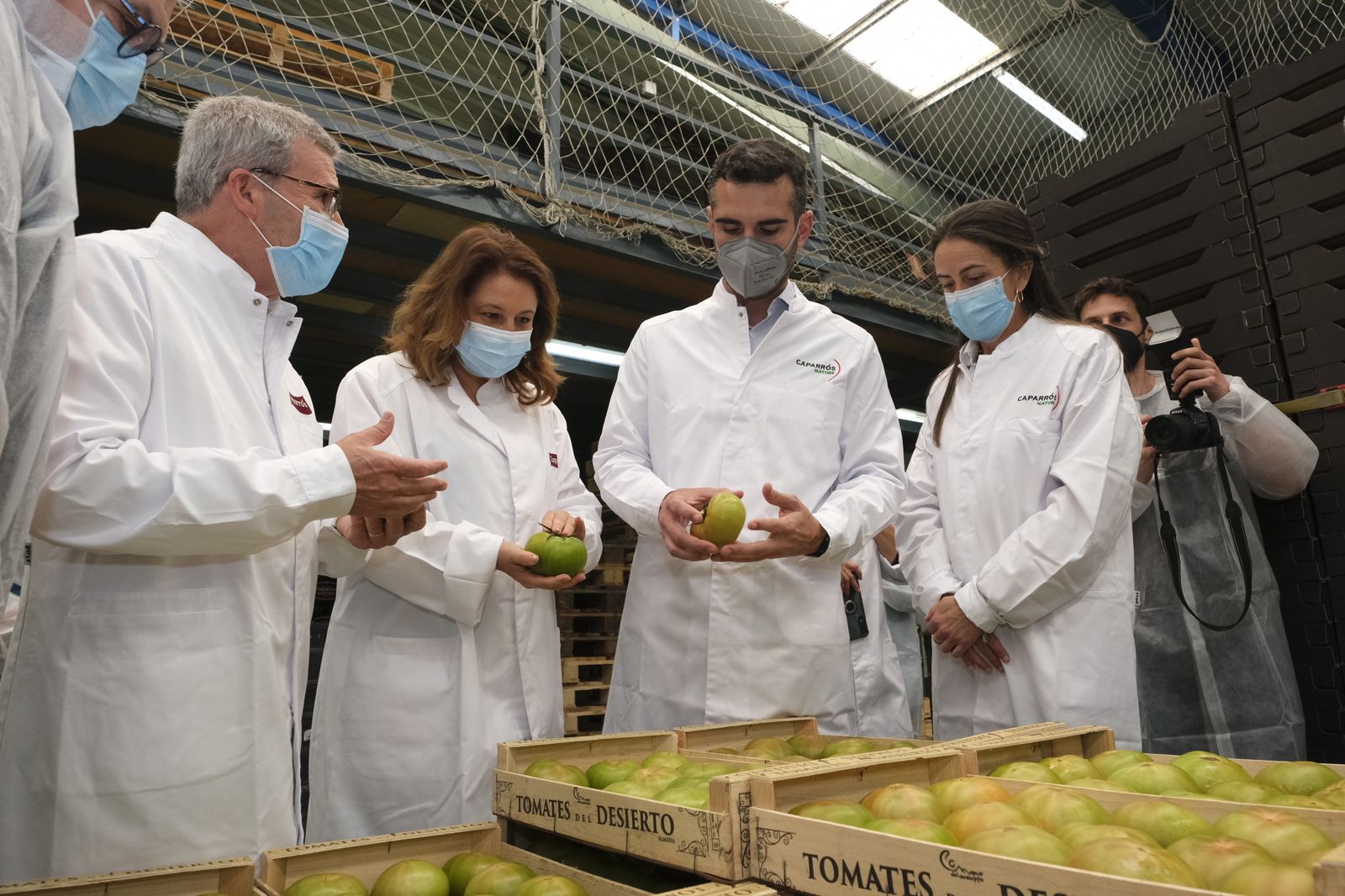 Fotogalería visita de Carmen Crespo a Grupo Caparrós. Almería