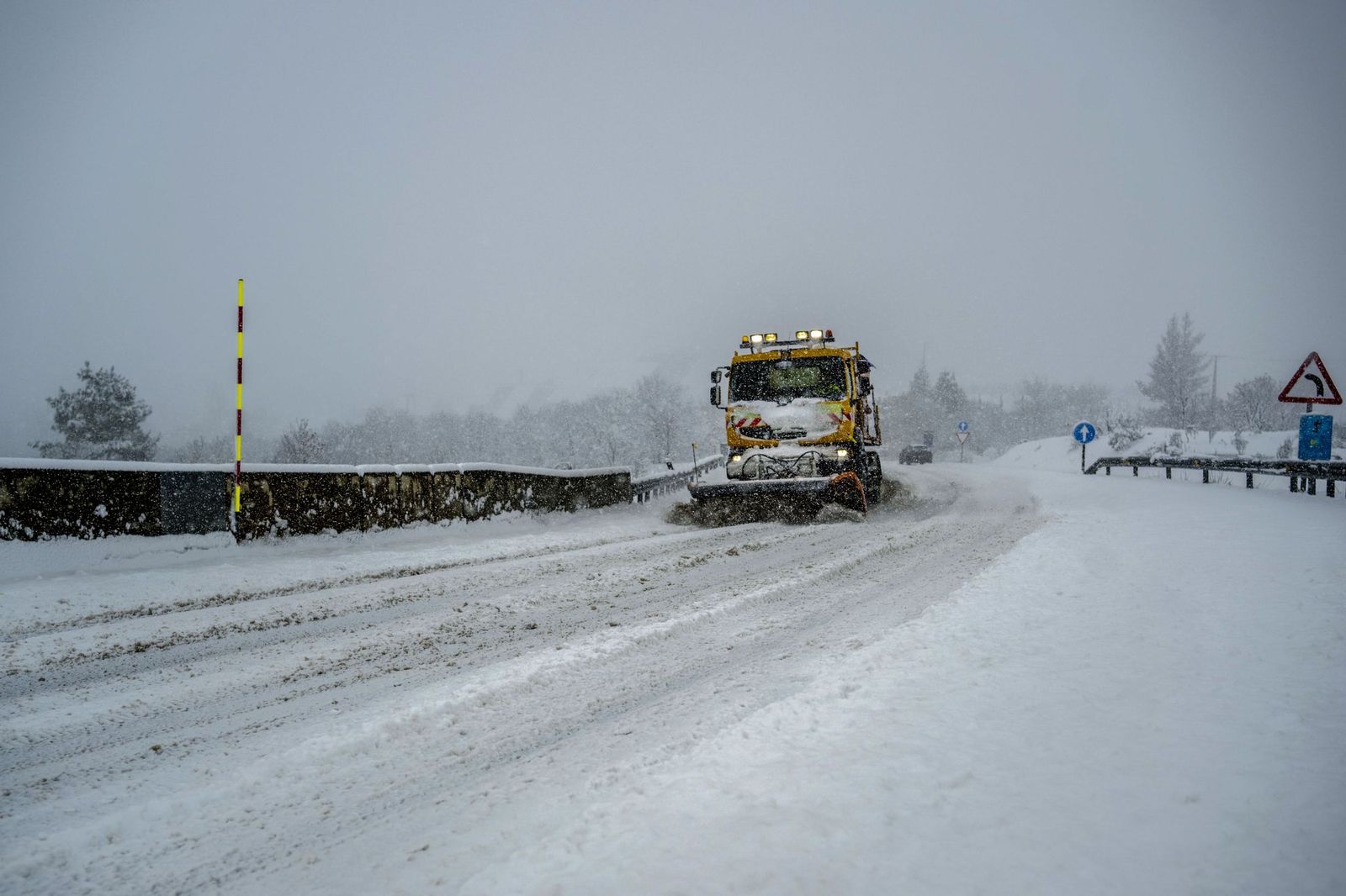 La nieve tiñe de blanco en norte de España