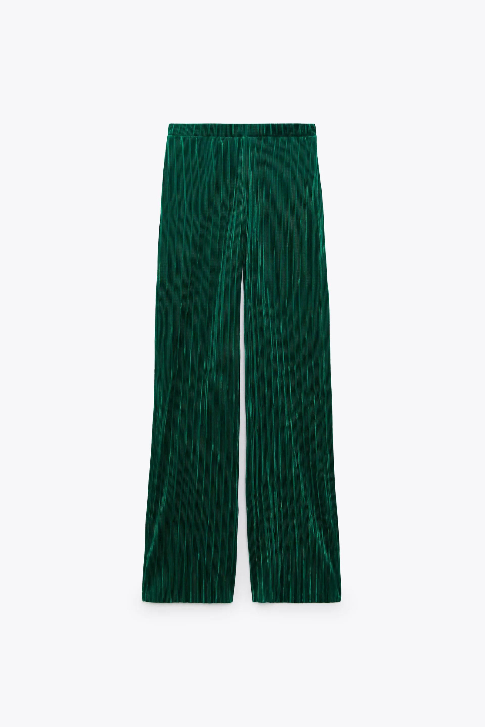 Pantalones plisado de color verde de Zara.