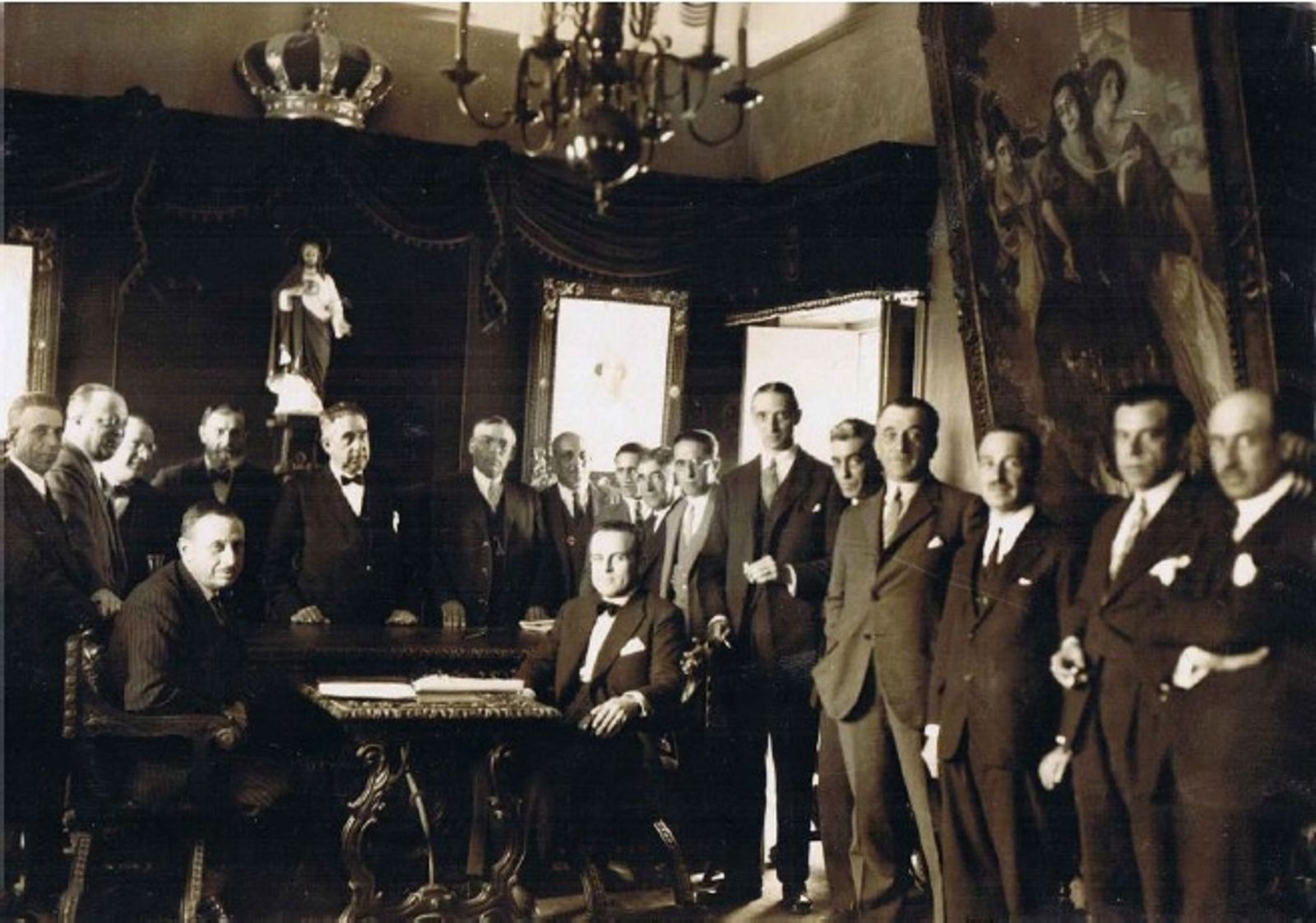 La Corporación municipal presidida por Andrés Viñas.