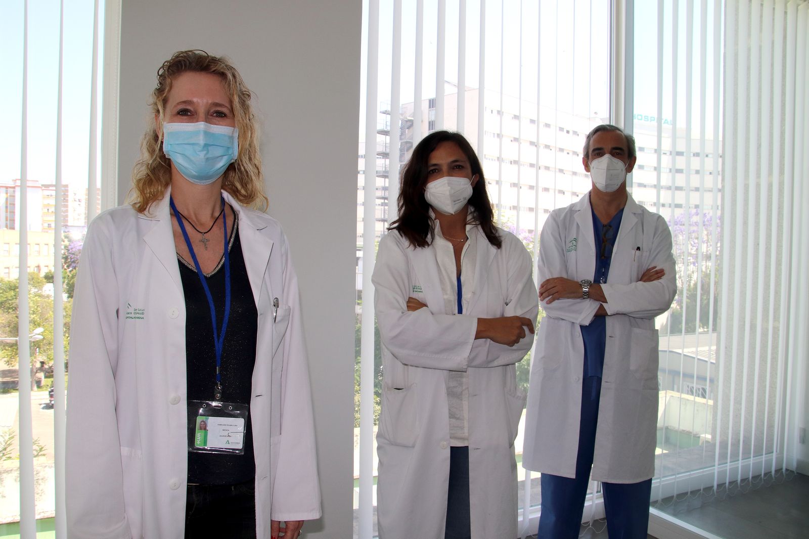 Componentes Unidad de Melanoma, de izqda. a dcha., Lara Ferrándiz, Almudena Fernández y David Moreno.