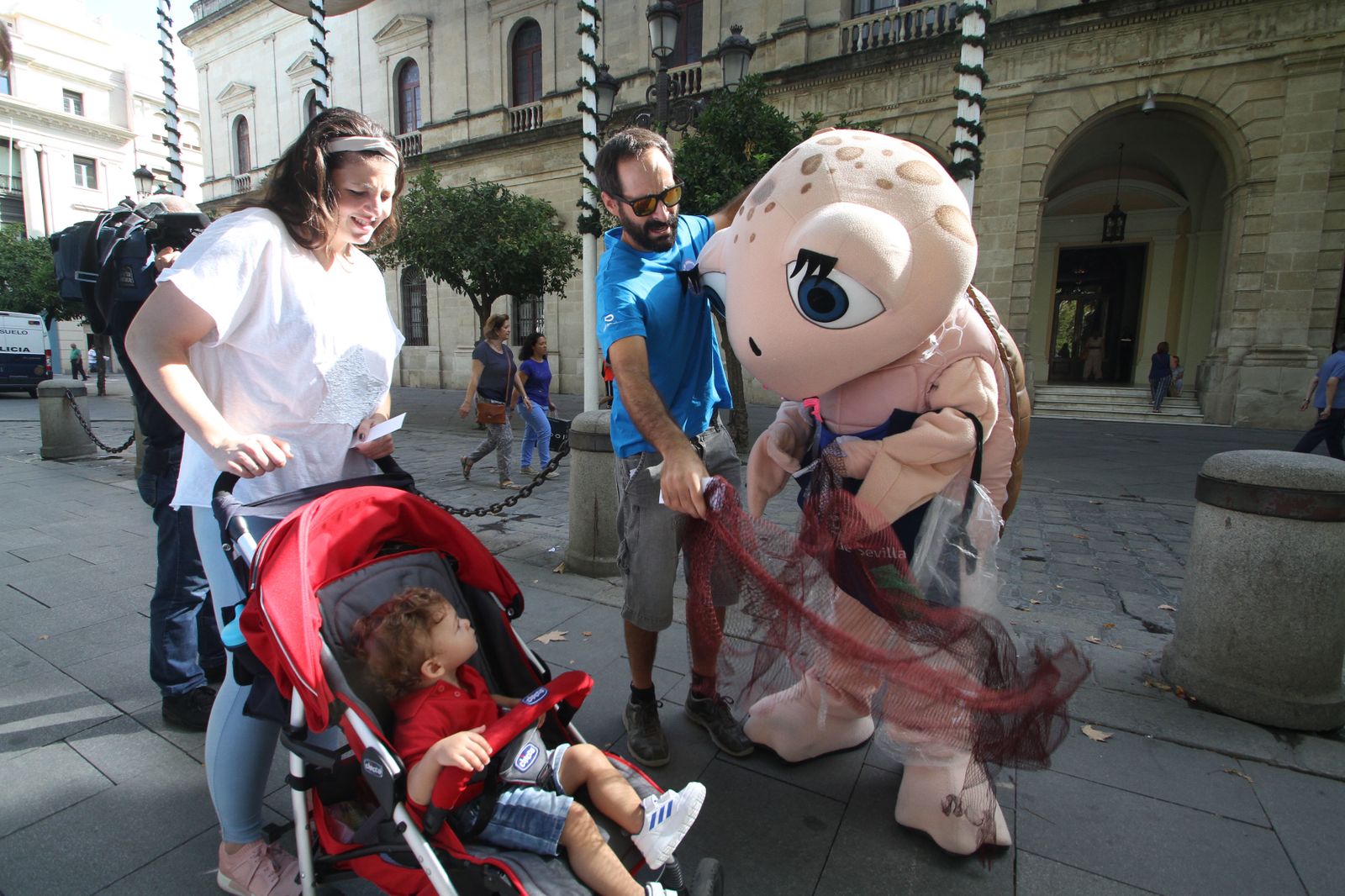 La tortuga Chelo del Acuario de Sevilla da comienzo a una acción de concienciación para difundir la cultura oceánica