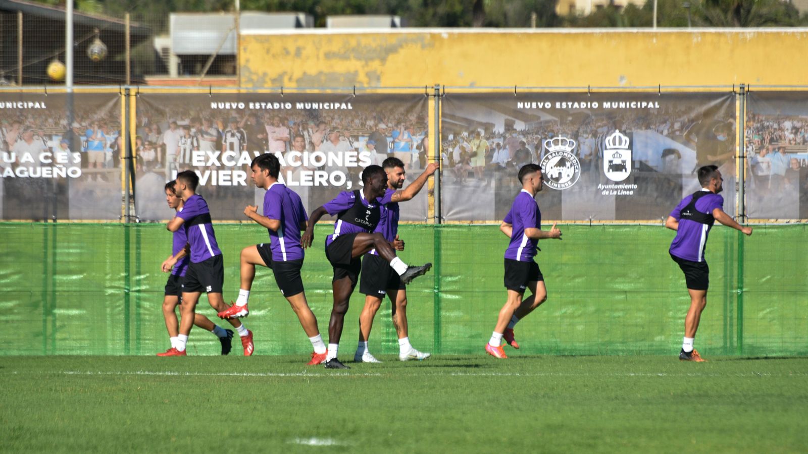 Entrenamiento de la Balona en el estadio Municipal de La Línea