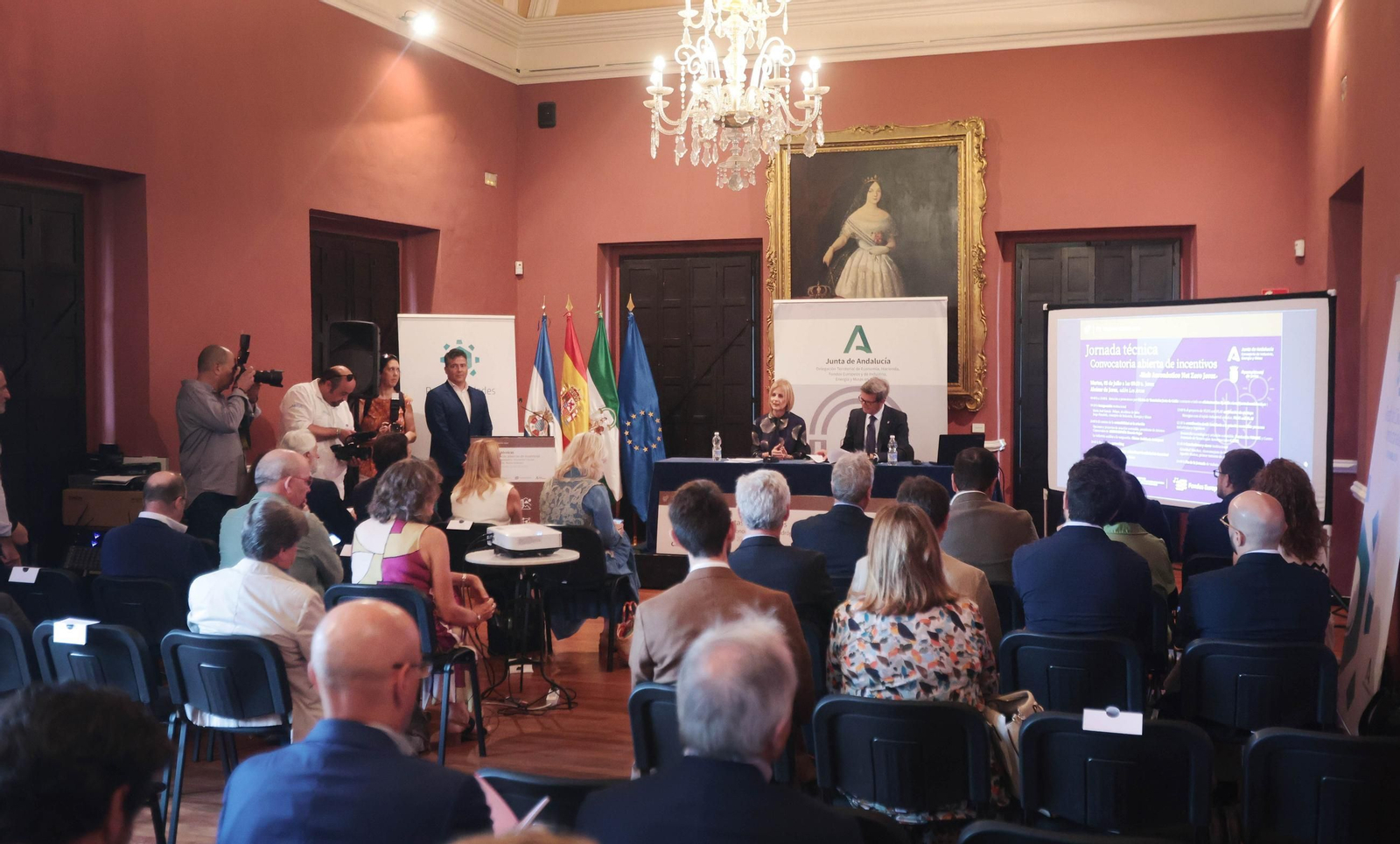 Jornada para informar del proyecto tractor de Transición Justa ‘Hub aeronáutico Net Zero Jerez’, este martes en el Alcázar.