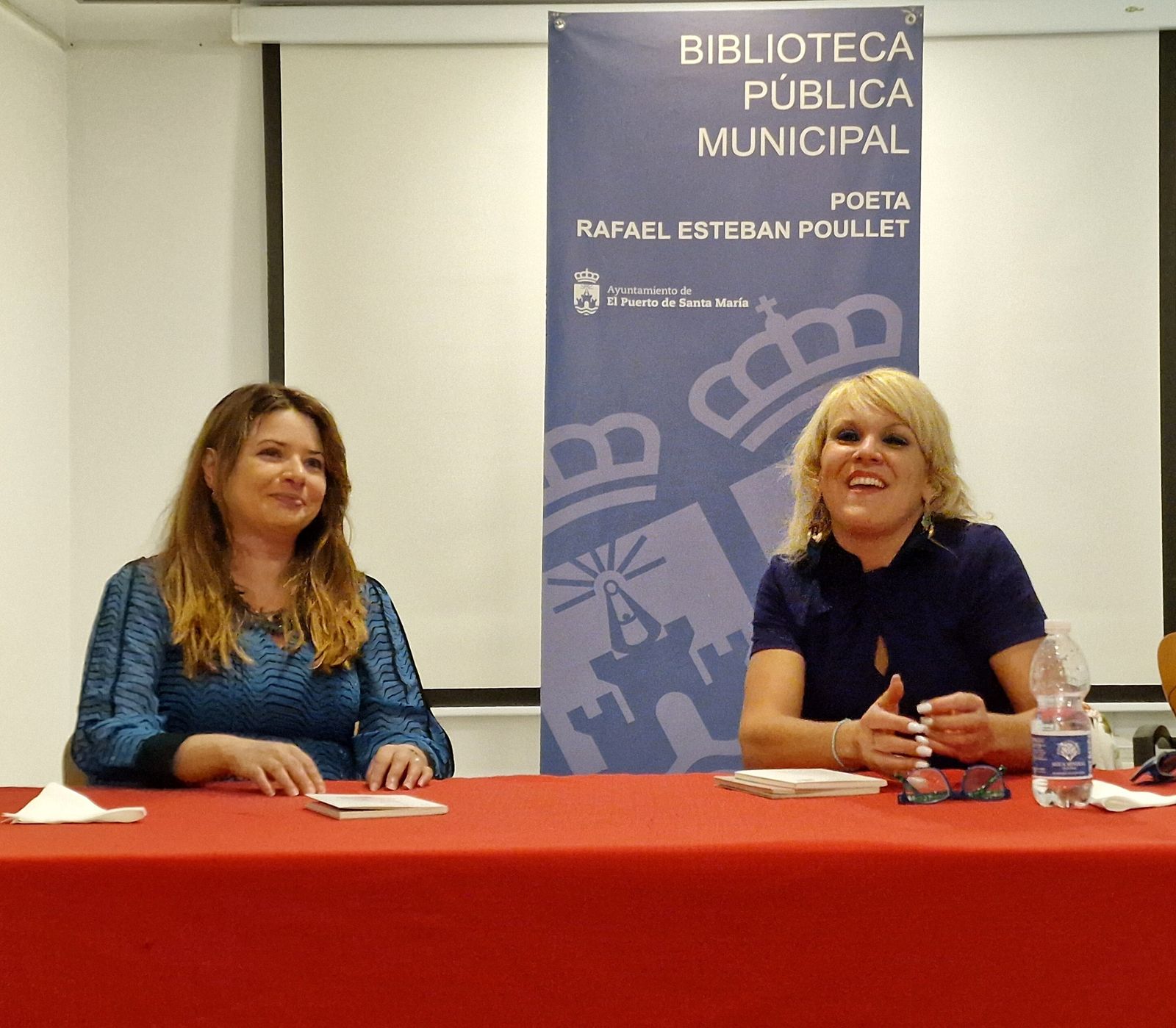 Rosario Troncoso y Carmen Heredia, en la presentación del libro.