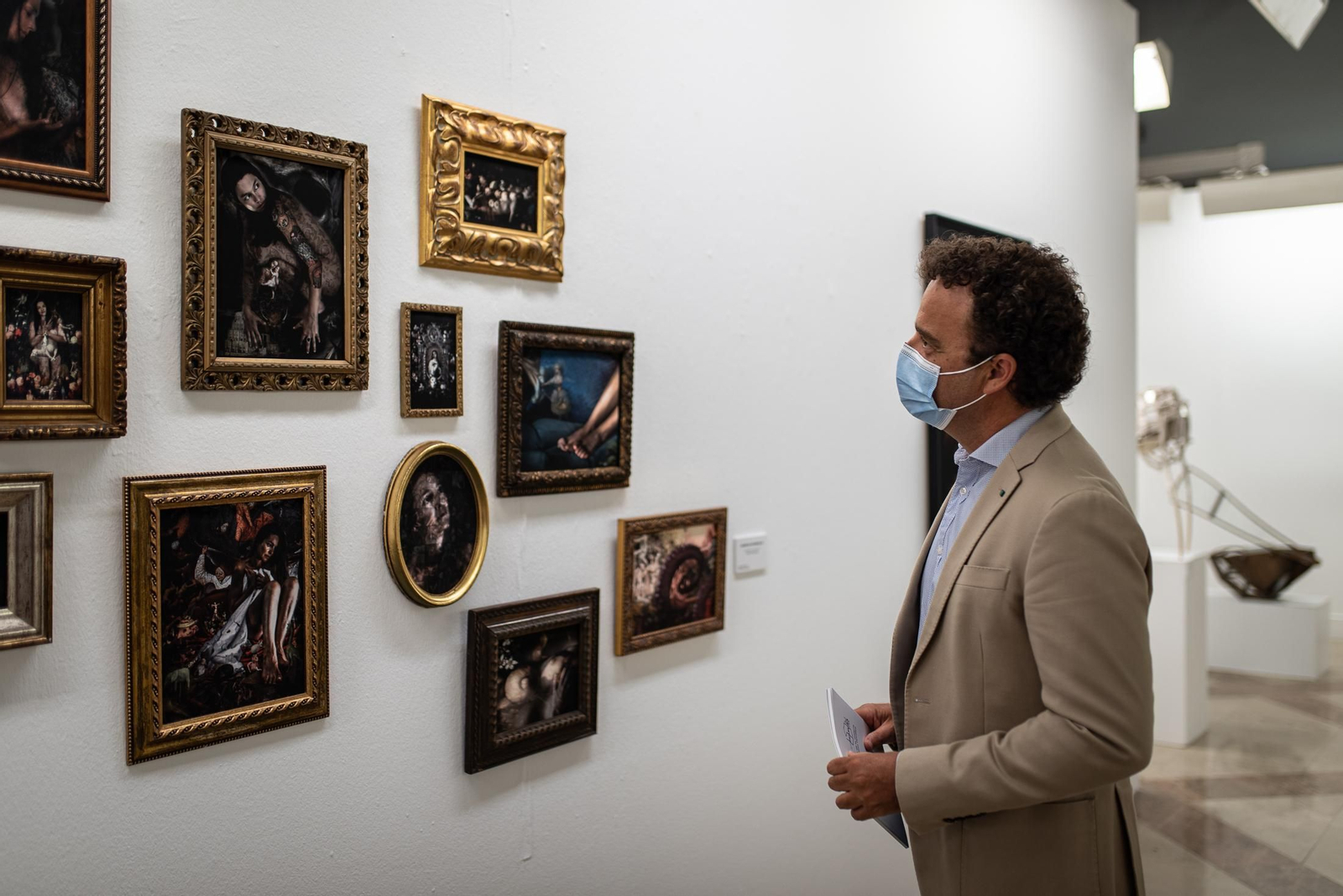 La inauguración de la exposición 'Escultura liberada. Intérpretes de la materia con Venus Petróleo' en imágenes