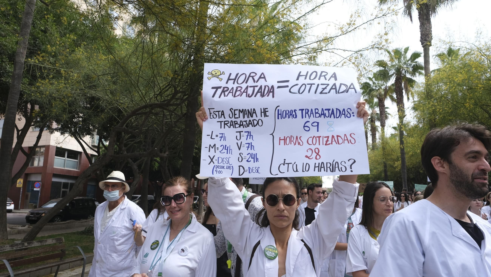 La huelga de 24 horas de los médicos de Almería, en imágenes