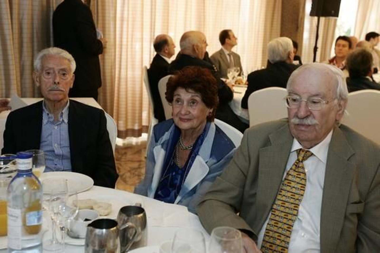 Antonio Martín Sánchez, acompañado de su esposa Melani Melani Laverny y Jesús Pareja , presidente honorífico del Partido Popular en Huércal de Almería

Foto: Rafael G. / Javier Alonso