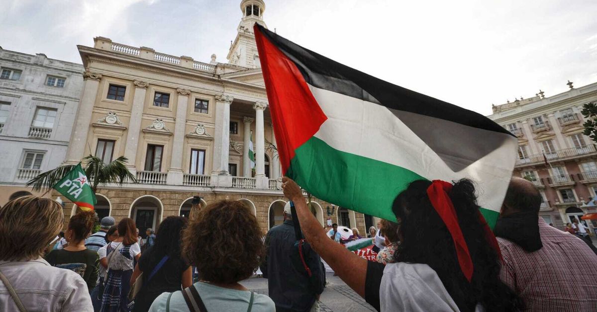 Cientos de personas claman en Cádiz por el fin de los bombardeos y del ...