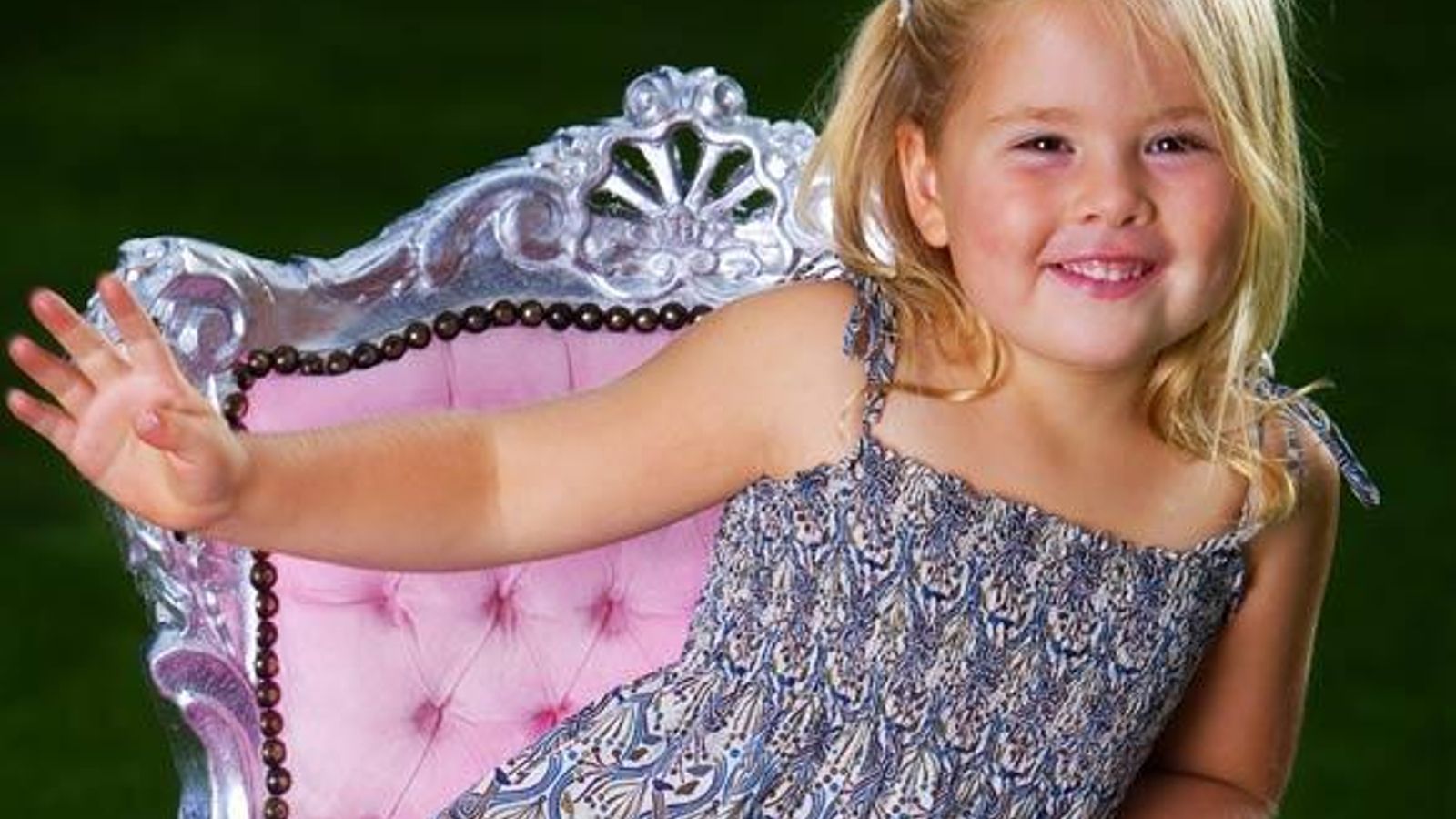 Amalia, de niña, en una tierna foto oficial.