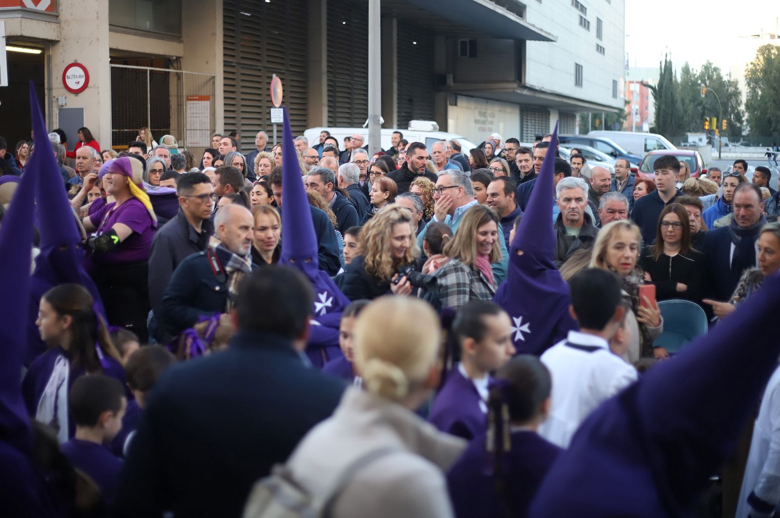 La Hermandad El Nazareno en la madrugá de la Semana Santa de Huelva 2023, en imágenes