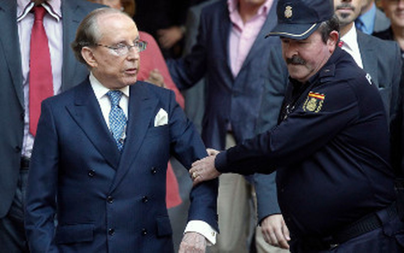 Condenan a Ruiz-Mateos a pagar 92 millones de euros de los pagarés