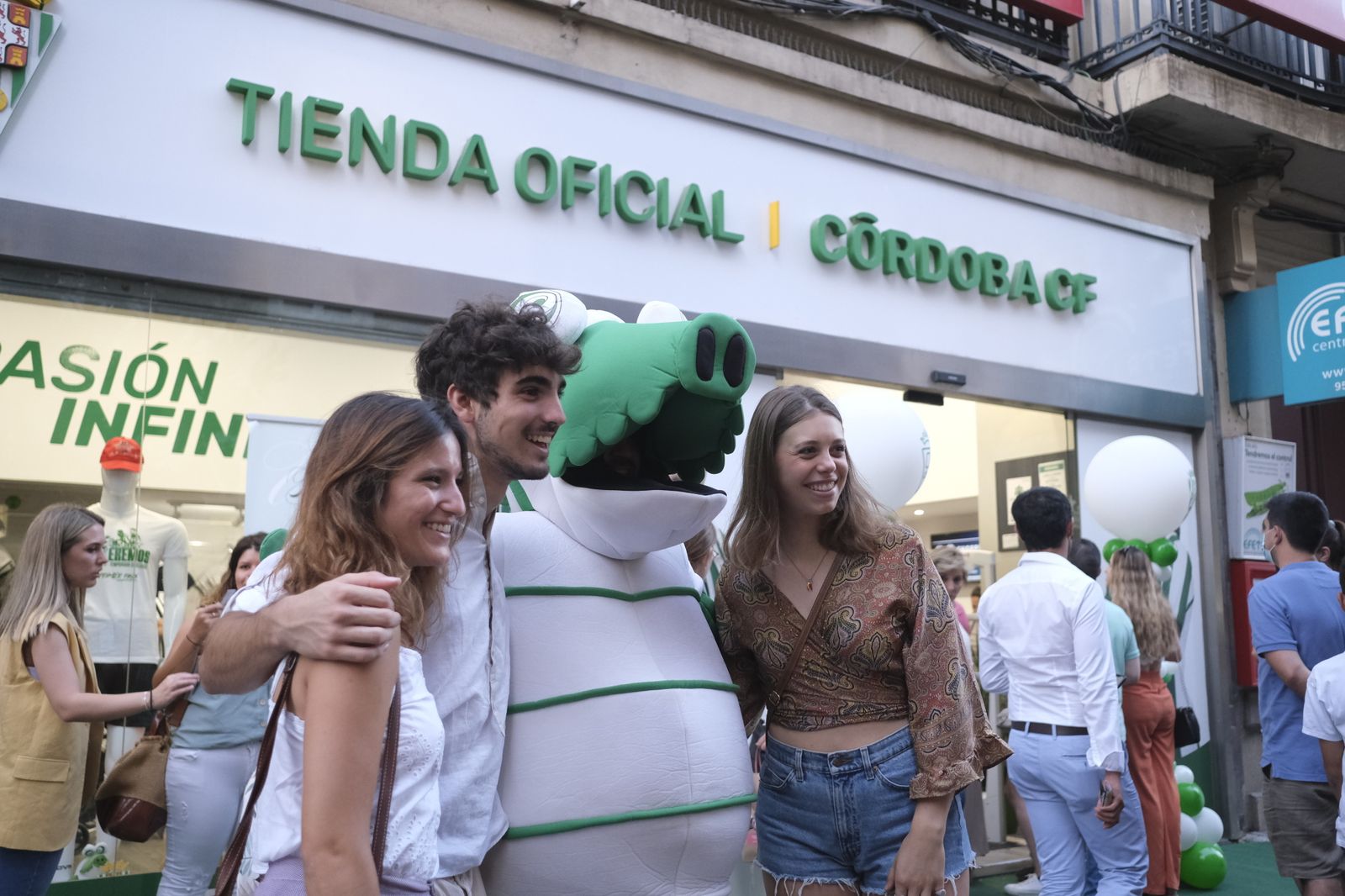 La novena edición de la Shopping Night de Córdoba, en imágenes