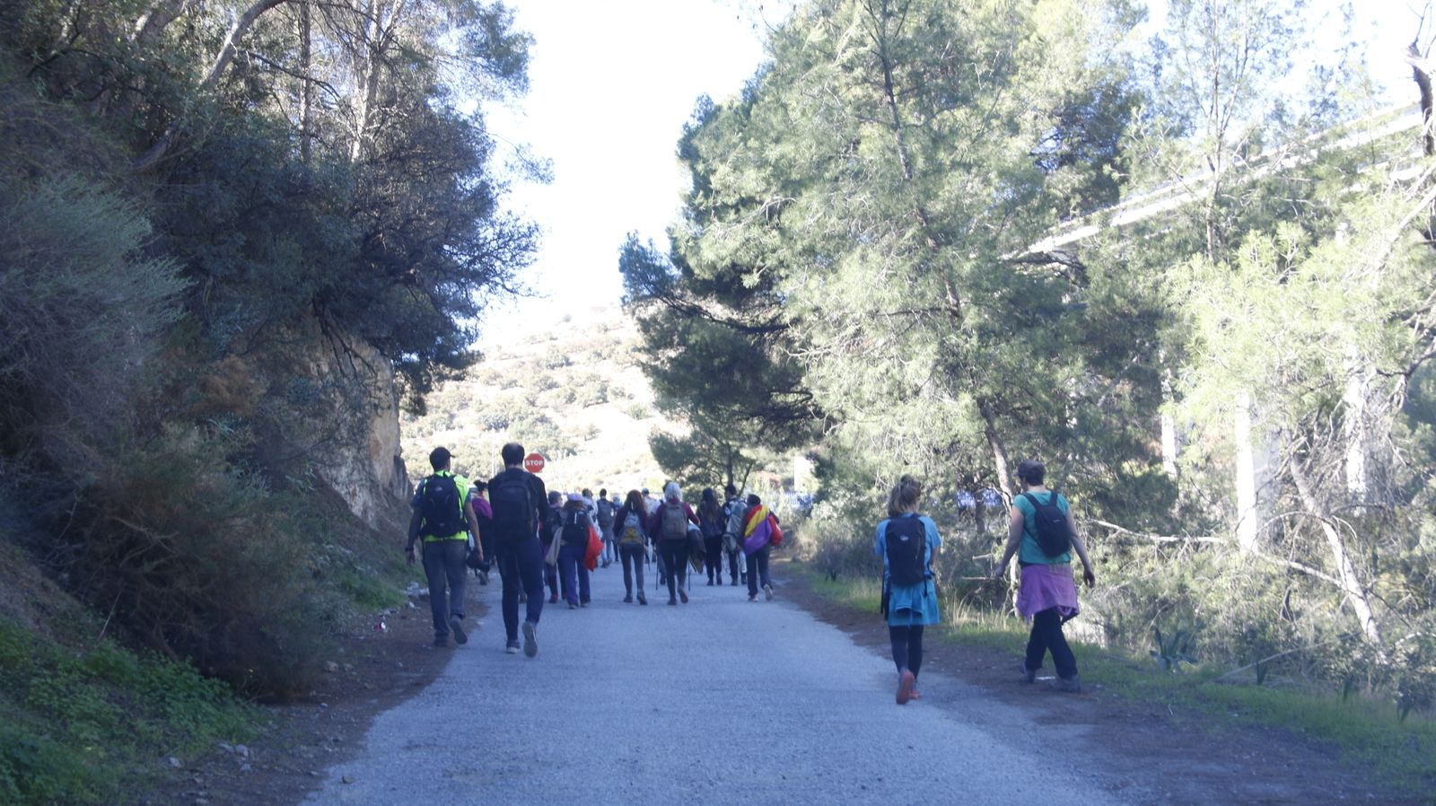 Cientos de personas participan en la marcha de la Desbandá