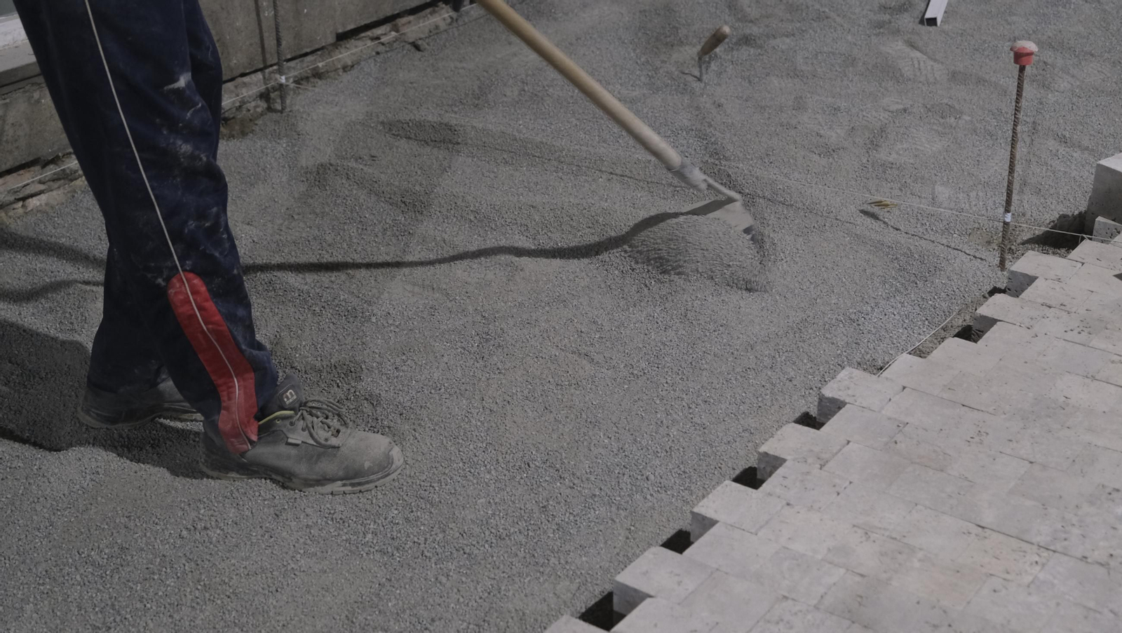 Las obras de peatonalización del Paseo de Almería entran en el turno de noche, en imágenes