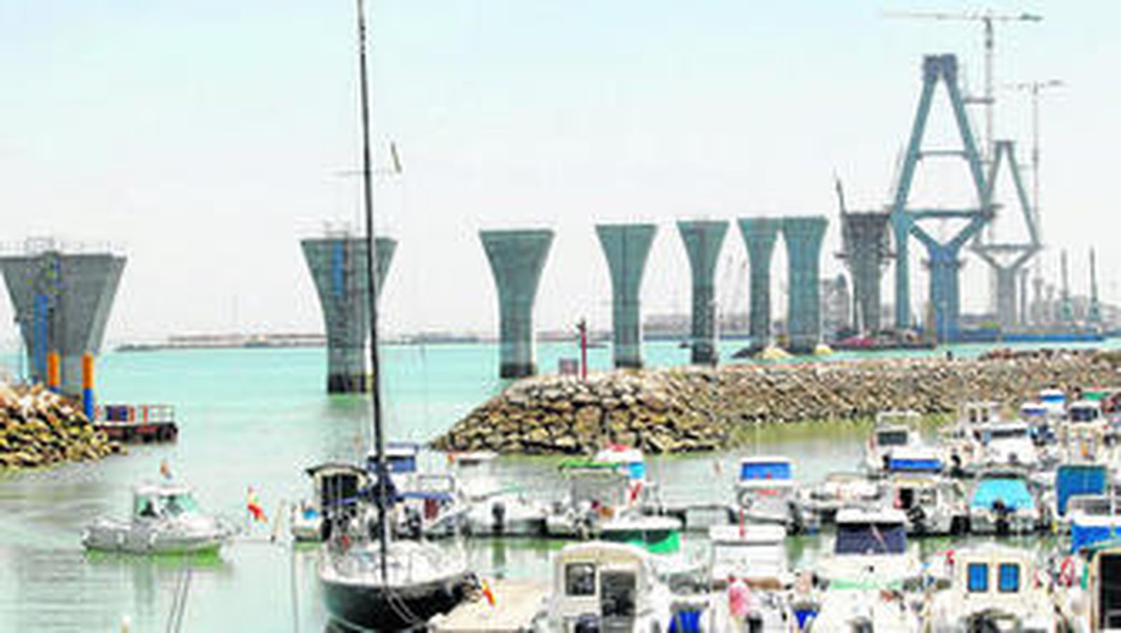 Imagen de la situación en la que se encuentran actualmente las obras del segundo puente de entrada a Cádiz.