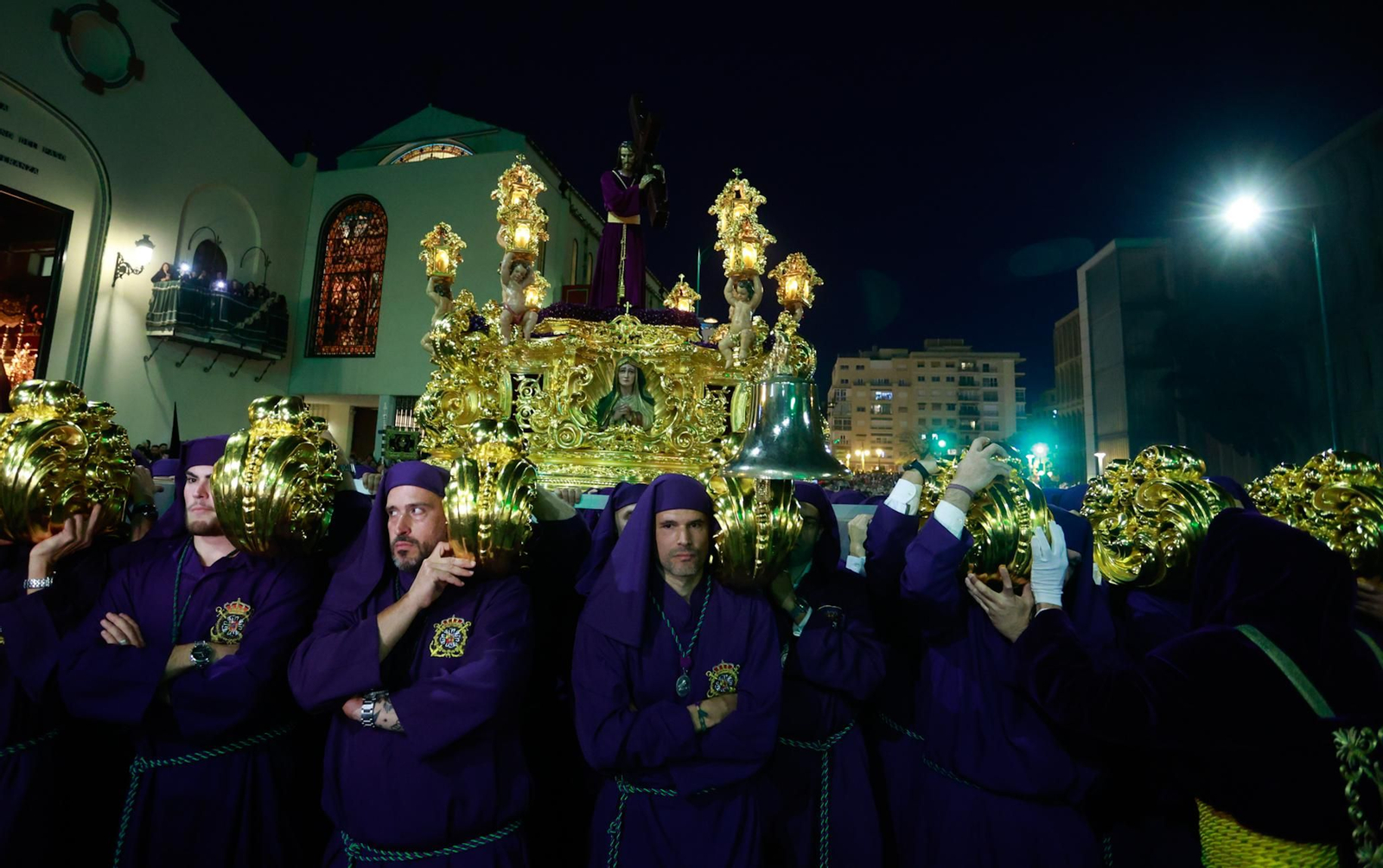 La Esperanza en la noche del Jueves Santo de Málaga, en imágenes