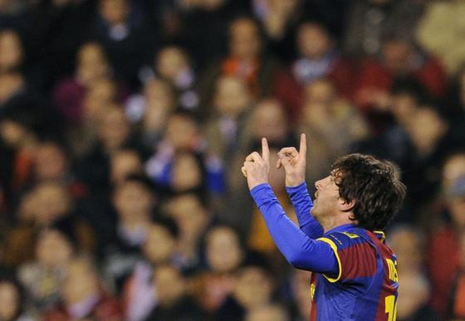 Messi celebra señalando al cielo su gol ante el valencia.

Foto: AFP/ Reuters