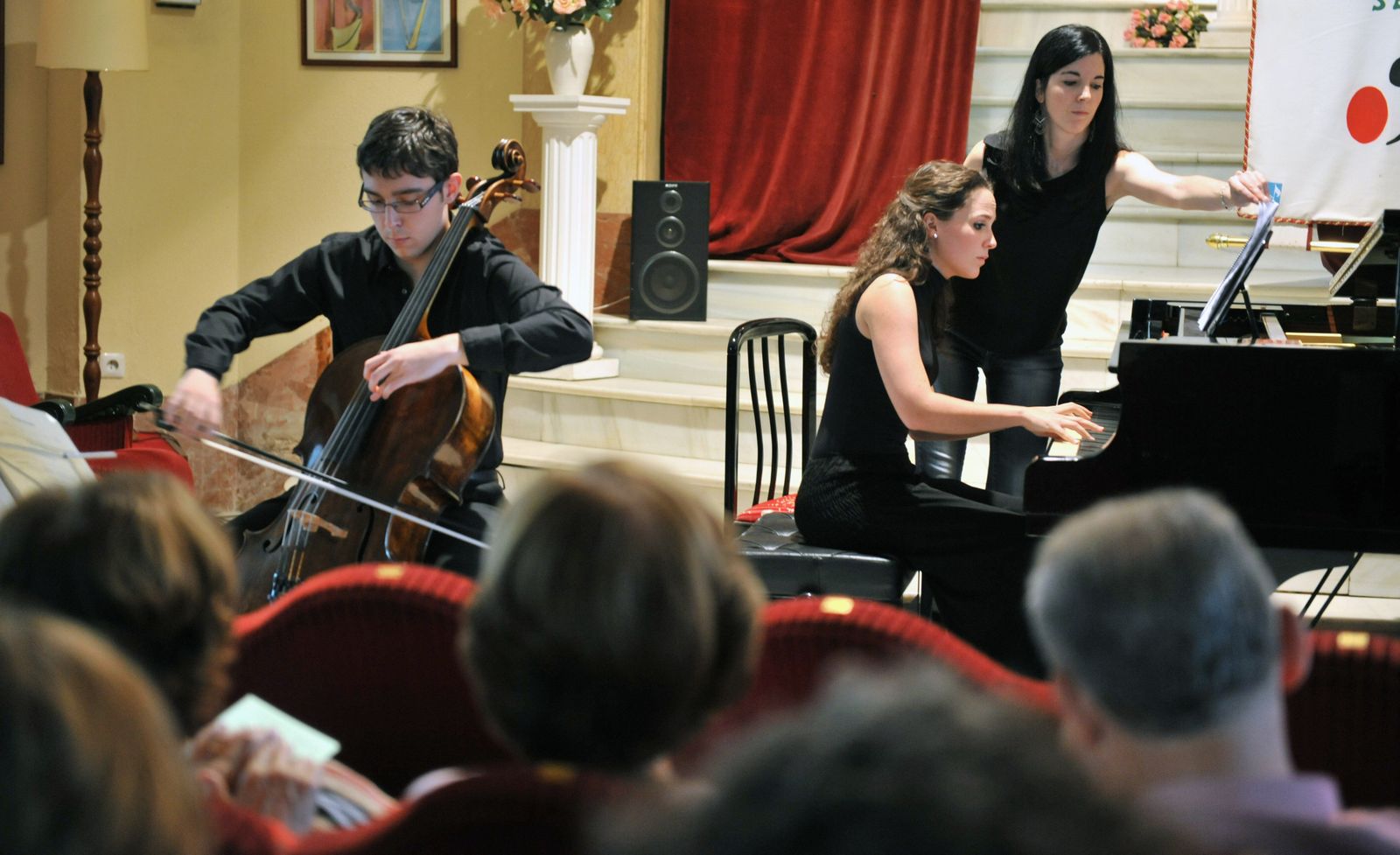 Recital de violonchelo ofrecido por alumnos de la Fundación Barenboim-Said.