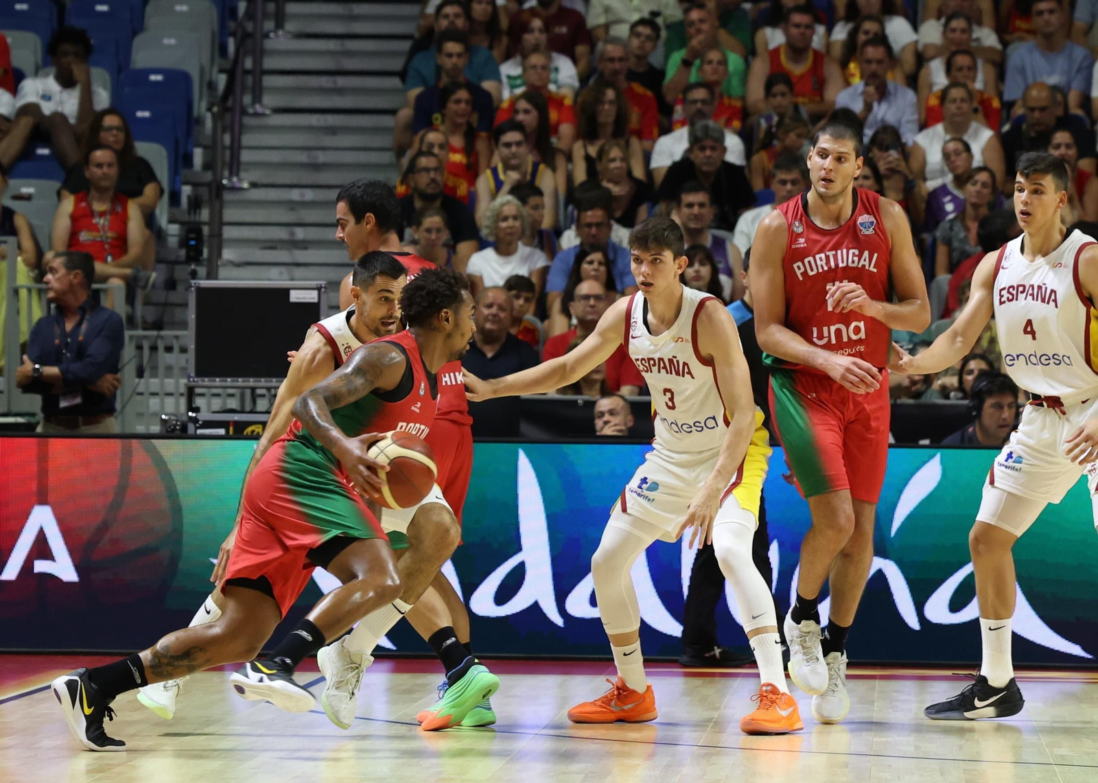 España-Portugal de baloncesto en Málaga, en fotos