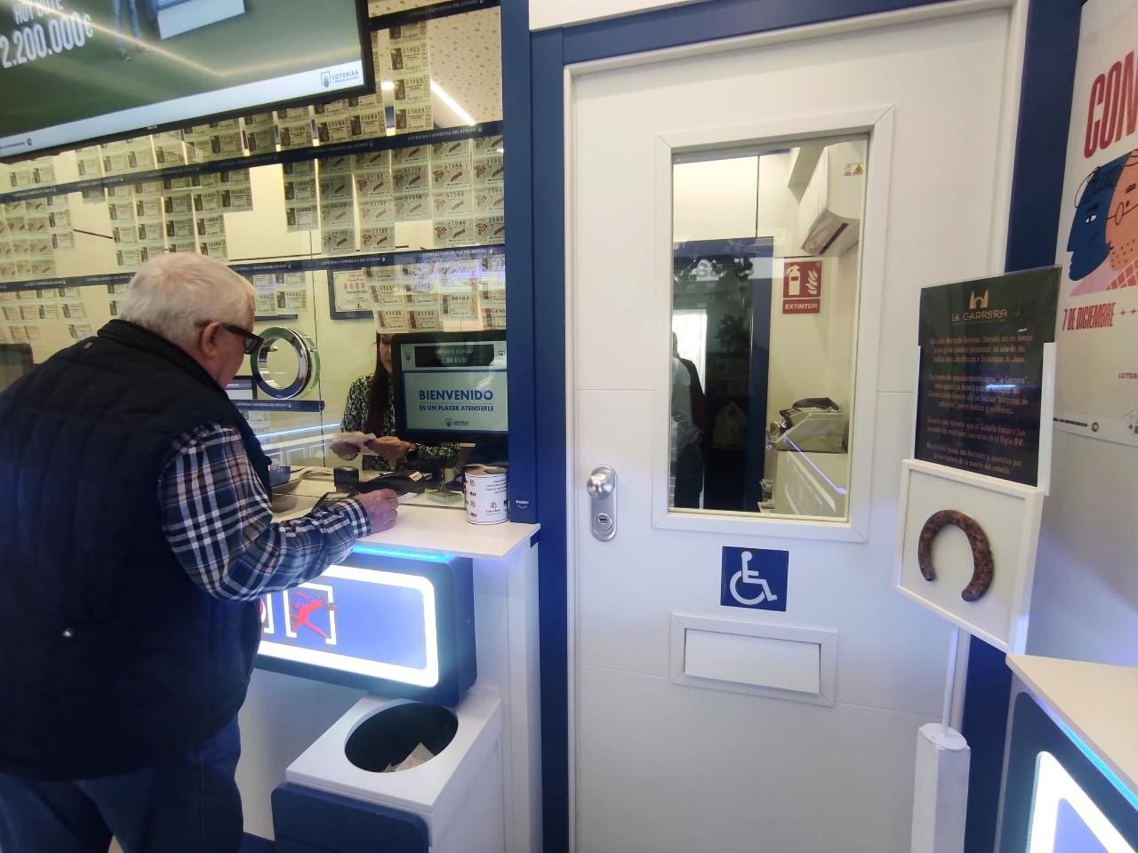 Estos días las administraciones se llenan de clientes en busca del número ganador. Estos días las administraciones se llenan de clientes en busca del número ganador.