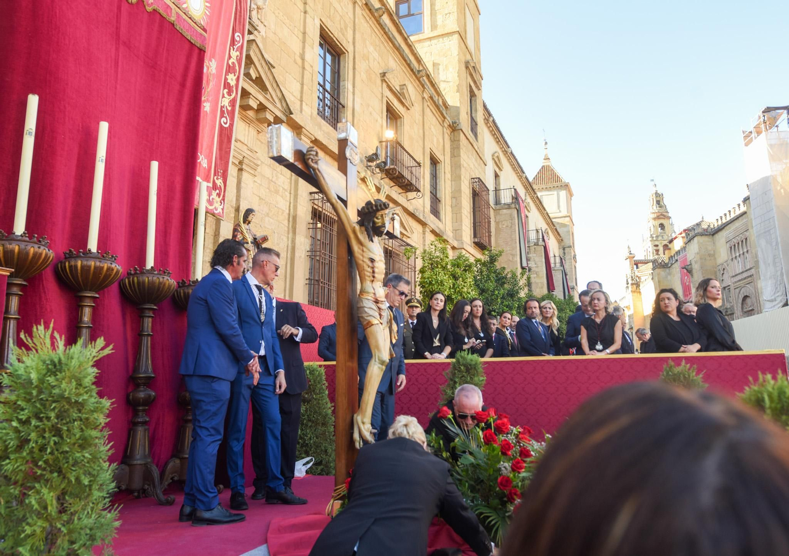 La llegada del Cristo de San Álvaro al Magno Vía Crucis