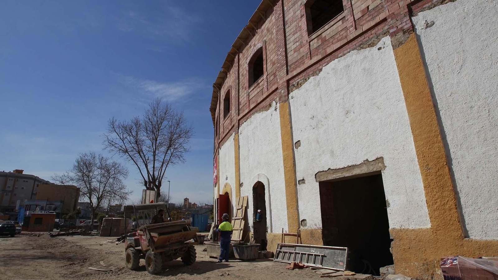Las fotos de las obras de la plaza de toro de la Línea