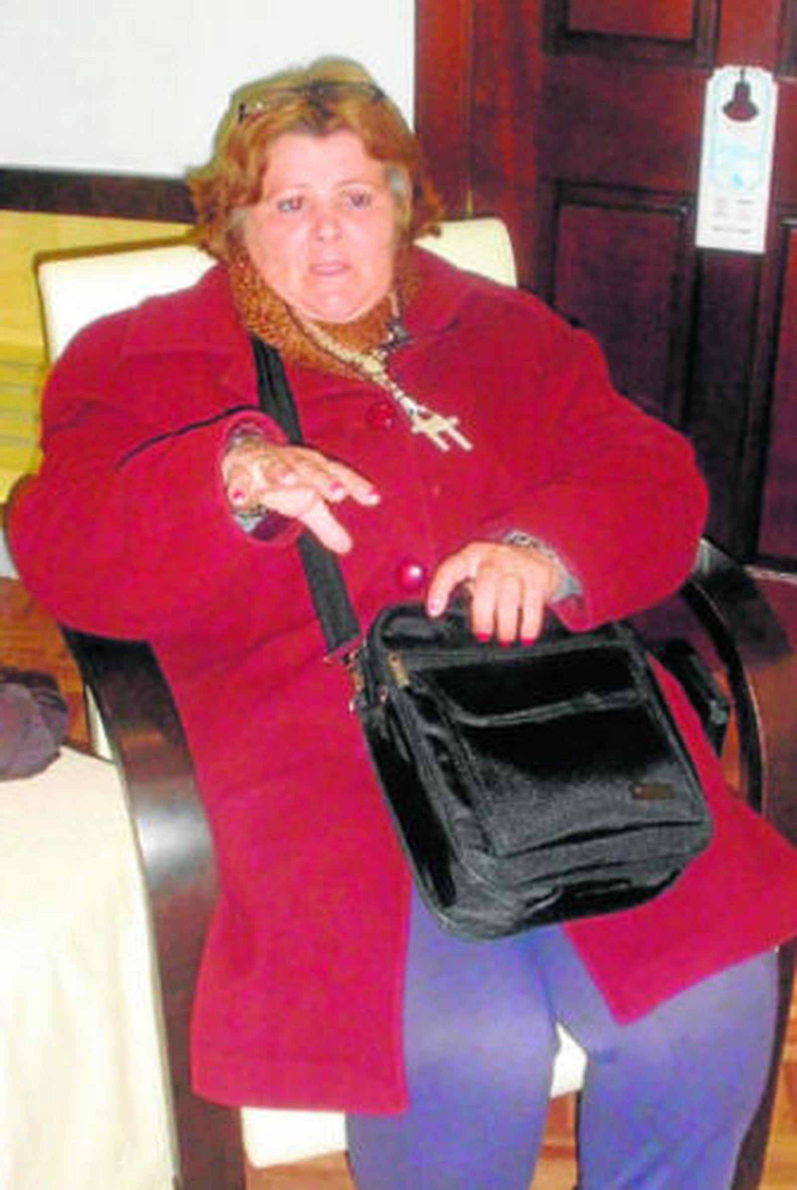 Isabel García, durante una entrevista realizada por una periodista de 'Huelva Información'.