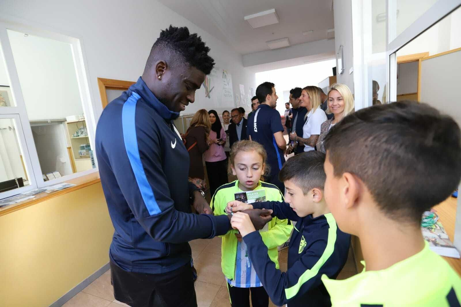 La visita de N'Diaye al CEIP Divina Pastora, en fotos