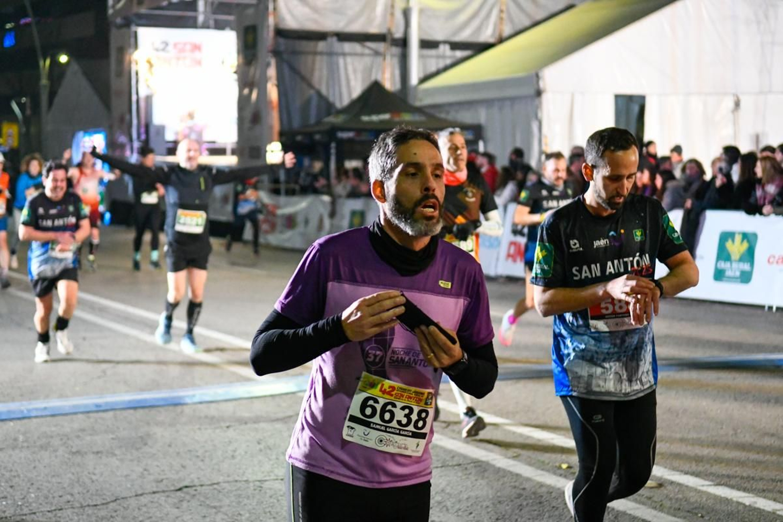 En imágenes: búscate en tu llegada a meta de la Carrera de San Antón 2025 (4)