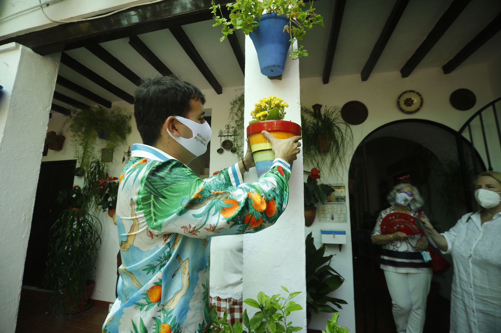 La visita de Lorenzo Caprile y Palomo Spain a los Patios de Córdoba, en imágenes