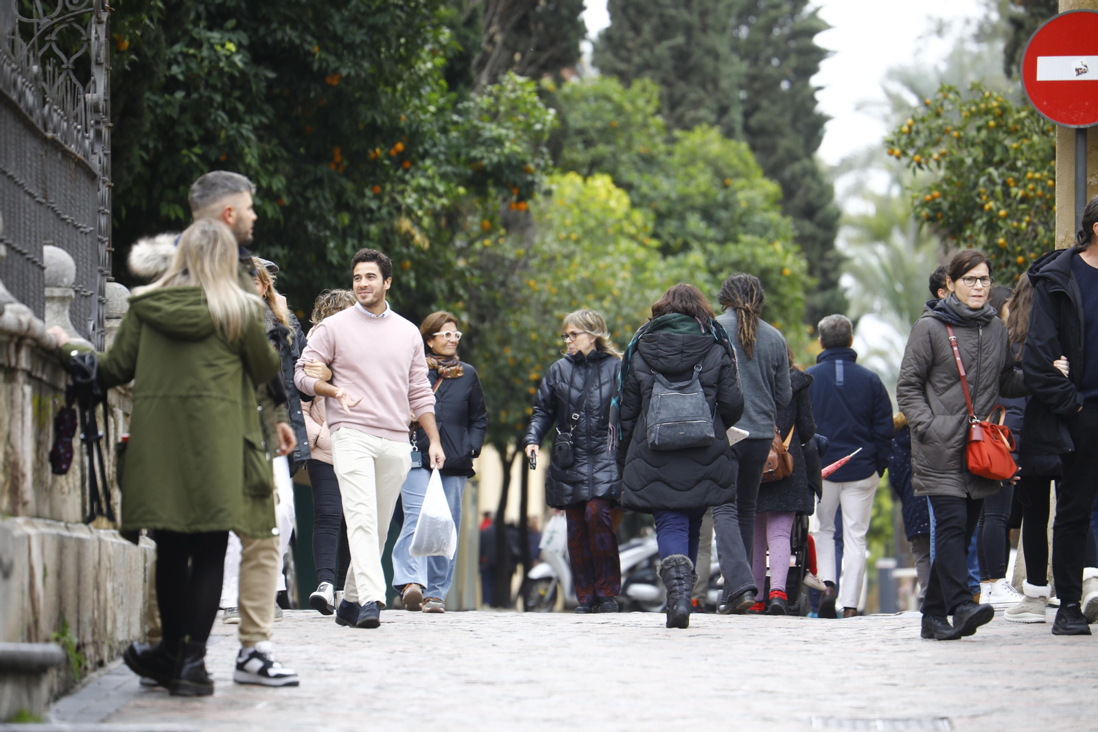 Los turistas abarrotan Córdoba por el Día de la Constitución, en imágenes