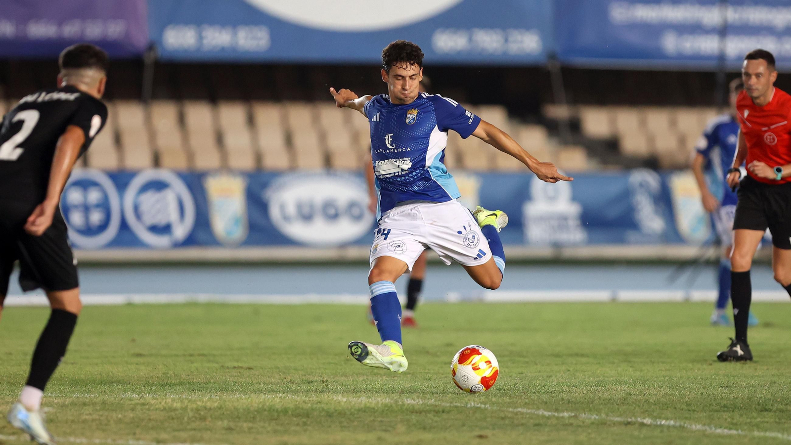 Imágenes del Trofeo Feria de la Vendimia entre el Xerez CD y el Juventud Torremolinos en Chapín