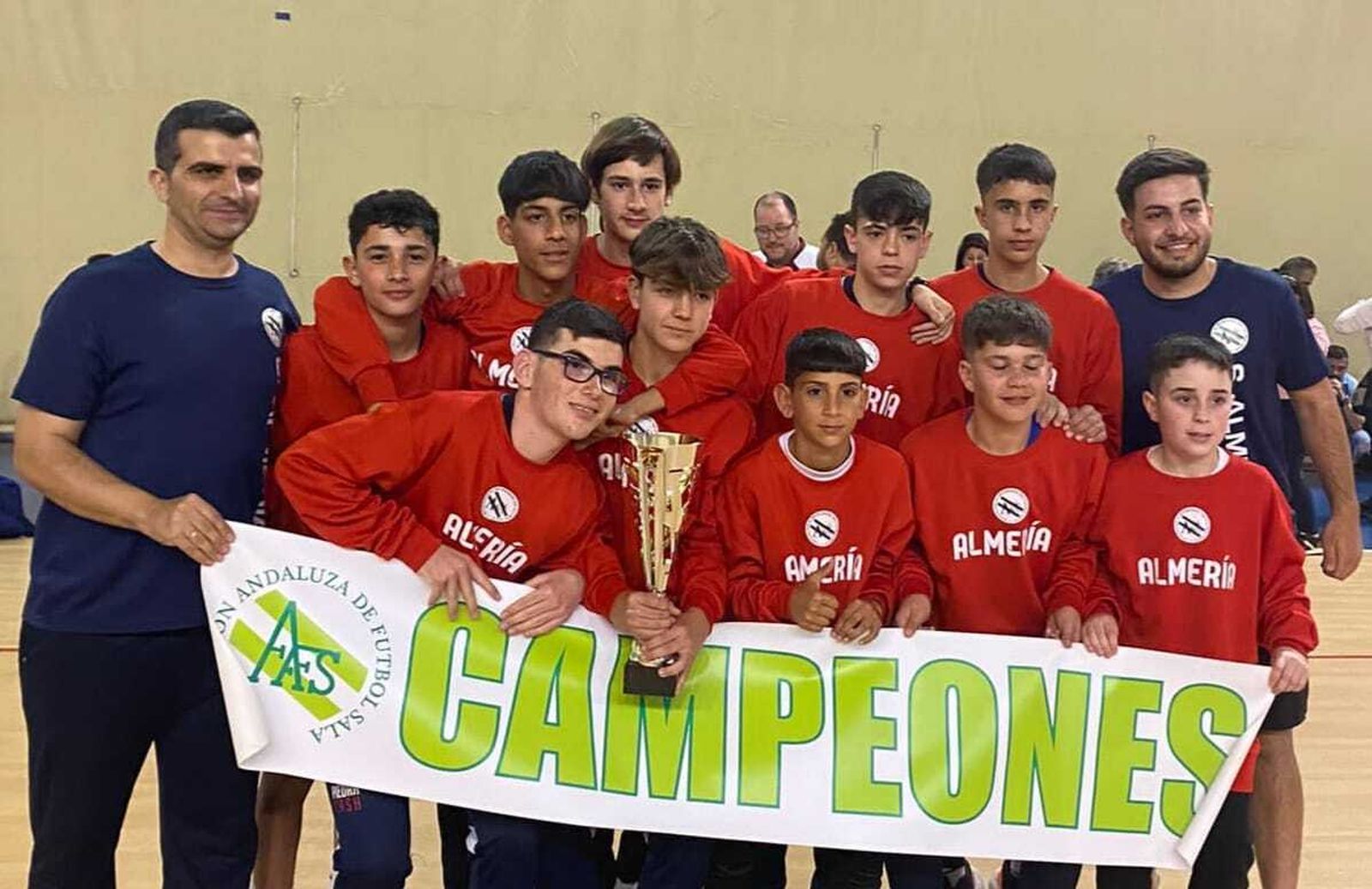 Los jóvenes almerienses celebran el título