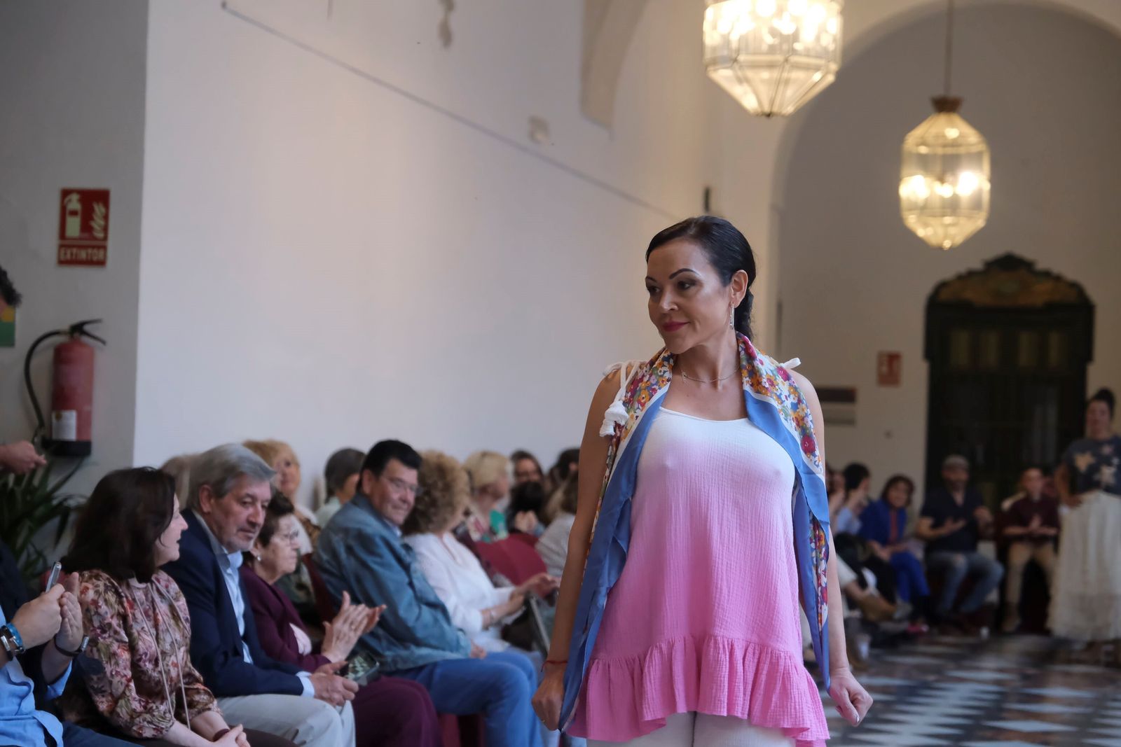 El desfile benéfico de la Asociación Alzheimer Córdoba 2023, en imágenes