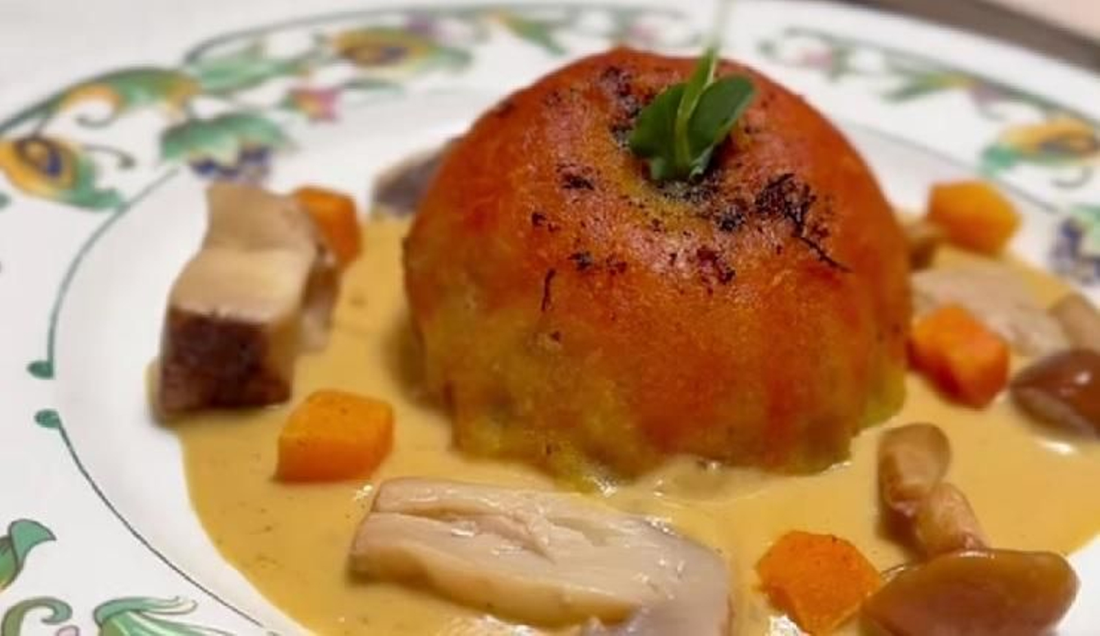 Bombón de carrillada ibérica sobre douxelle de setas y calabaza, la tapa participante de la Bodeguilla del Bar Jamón