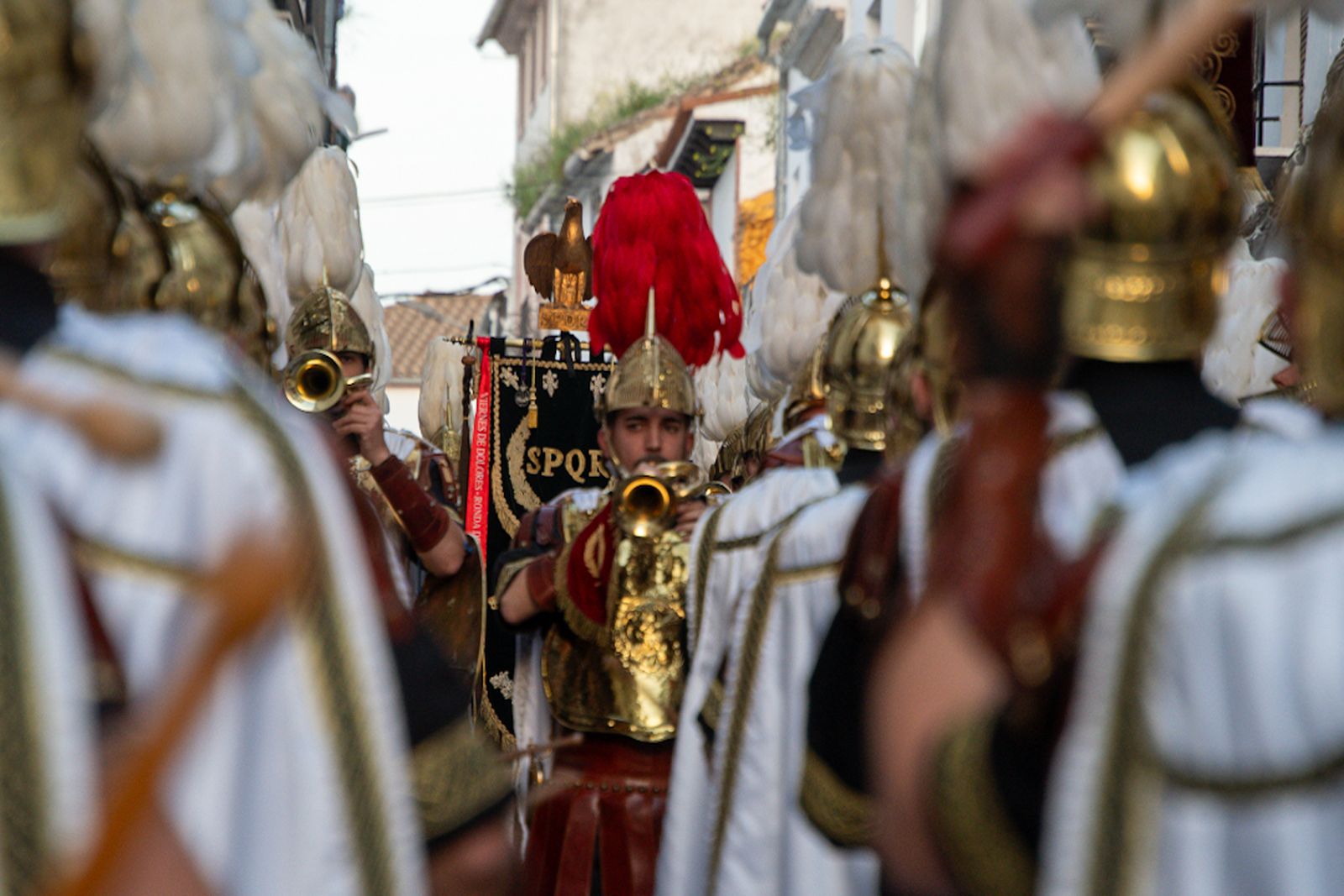 Las ofrendas a las vírgenes de las cofradías de Montilla por el Viernes de Dolores, en imágenes