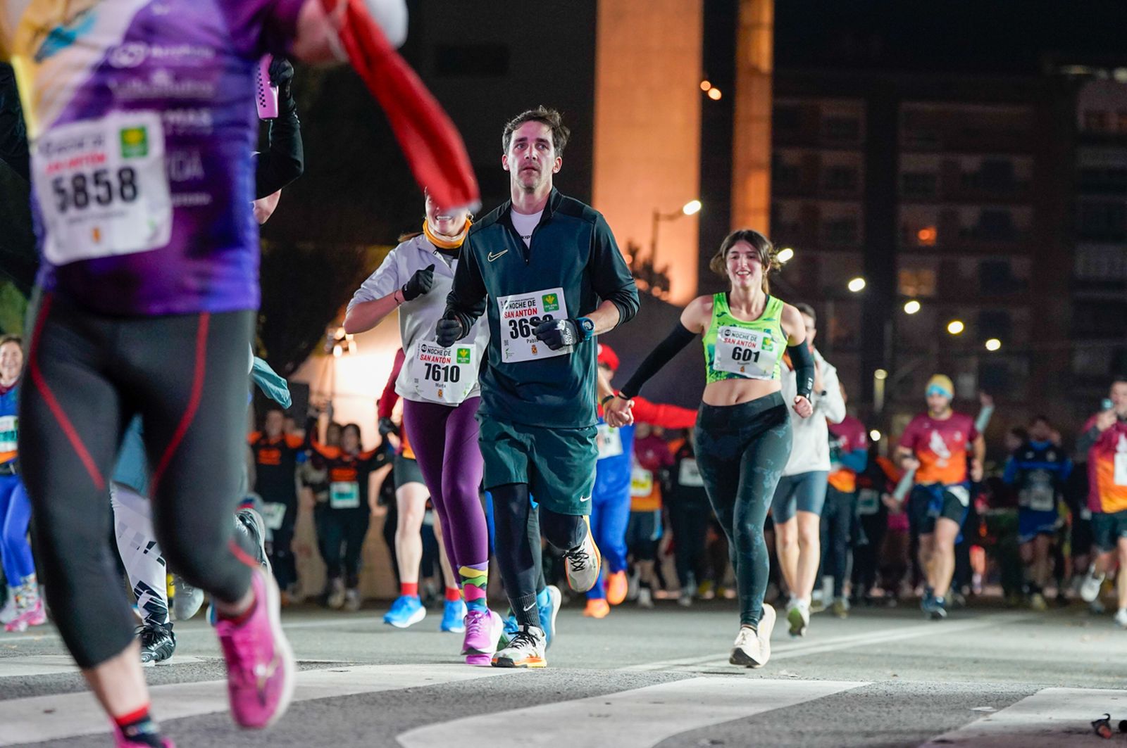 En imágenes: búscate en tu llegada a meta de la Carrera de San Antón 2026 (19)