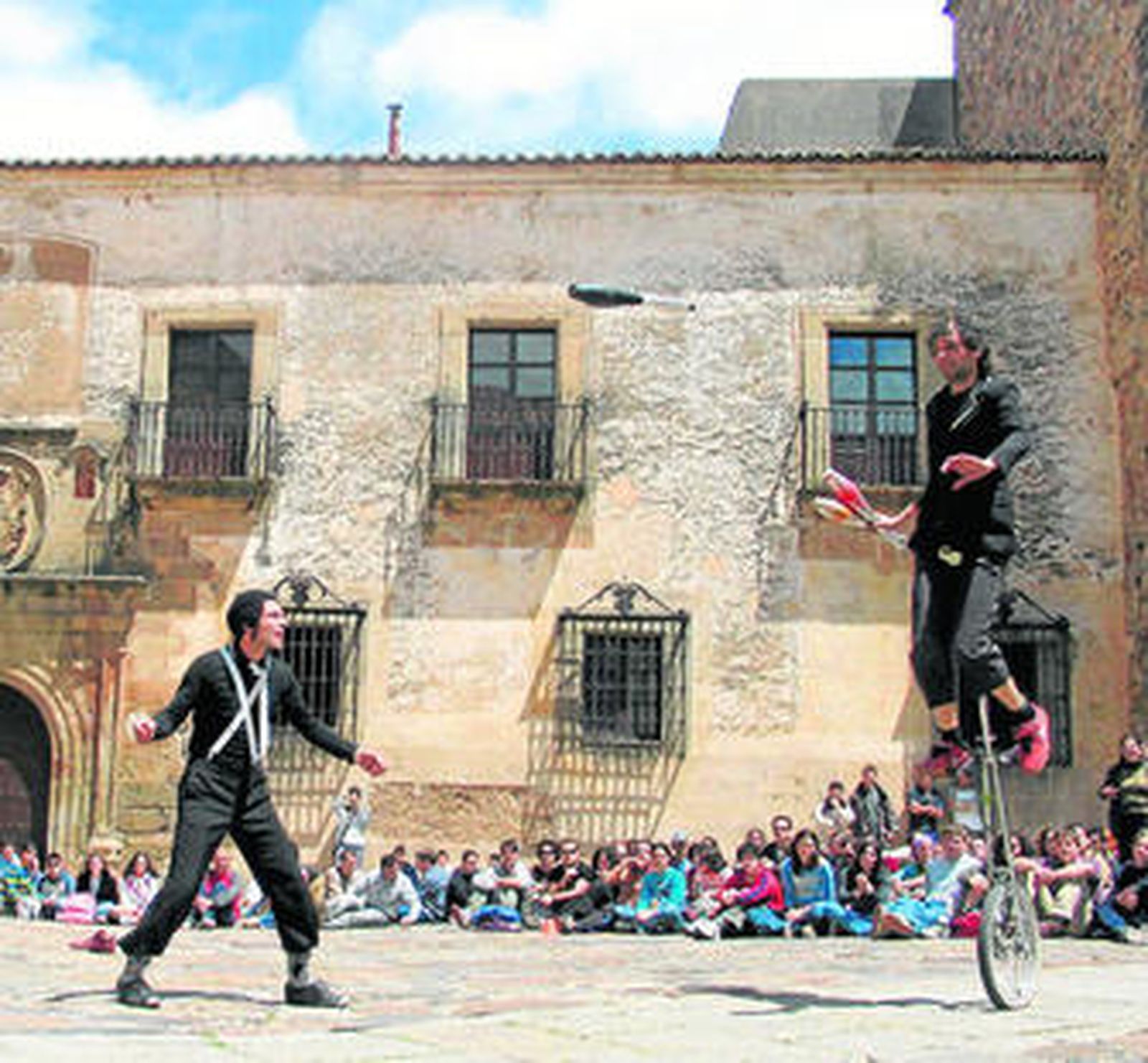 Un espectáculo de calle en el festival Womad.