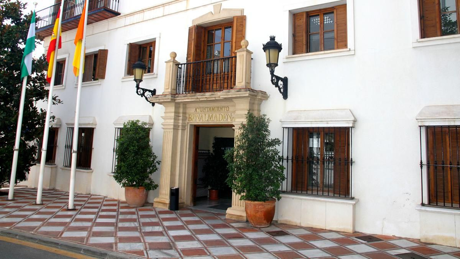 La fachada principal del Ayuntamiento de Benalmádena. La fachada principal del Ayuntamiento de Benalmádena.