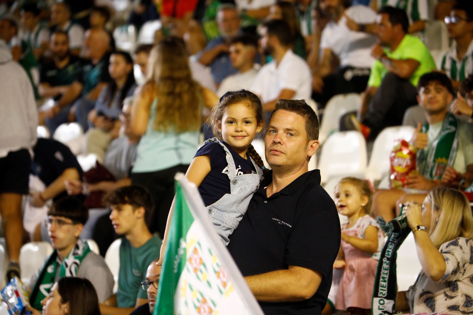 Las imágenes del ambiente en El Arcángel en el Córdoba CF - Linares