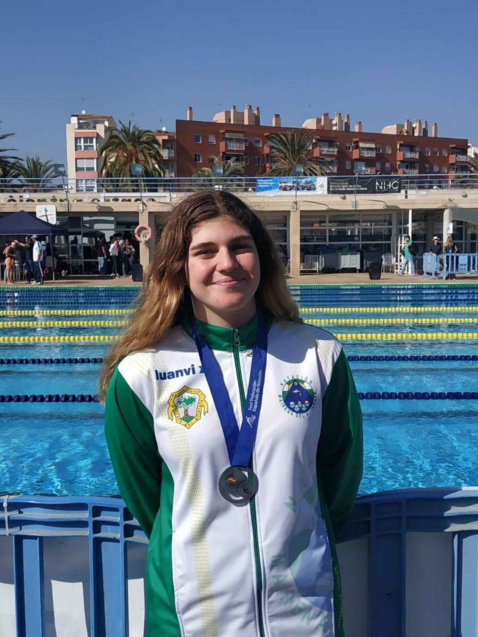 María Claro, con una medalla. María Claro, con una medalla.