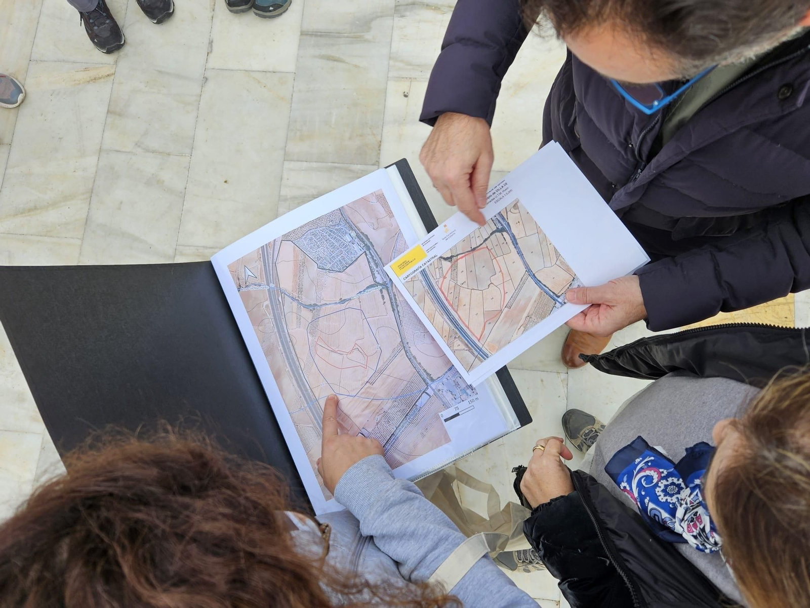 Mapas con la zona de excavación.