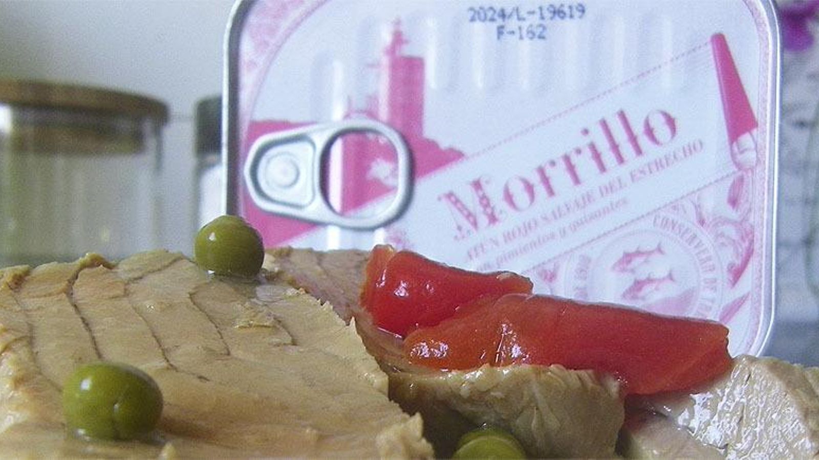 Una de las conservas realizadas con atún rojo del Estrecho