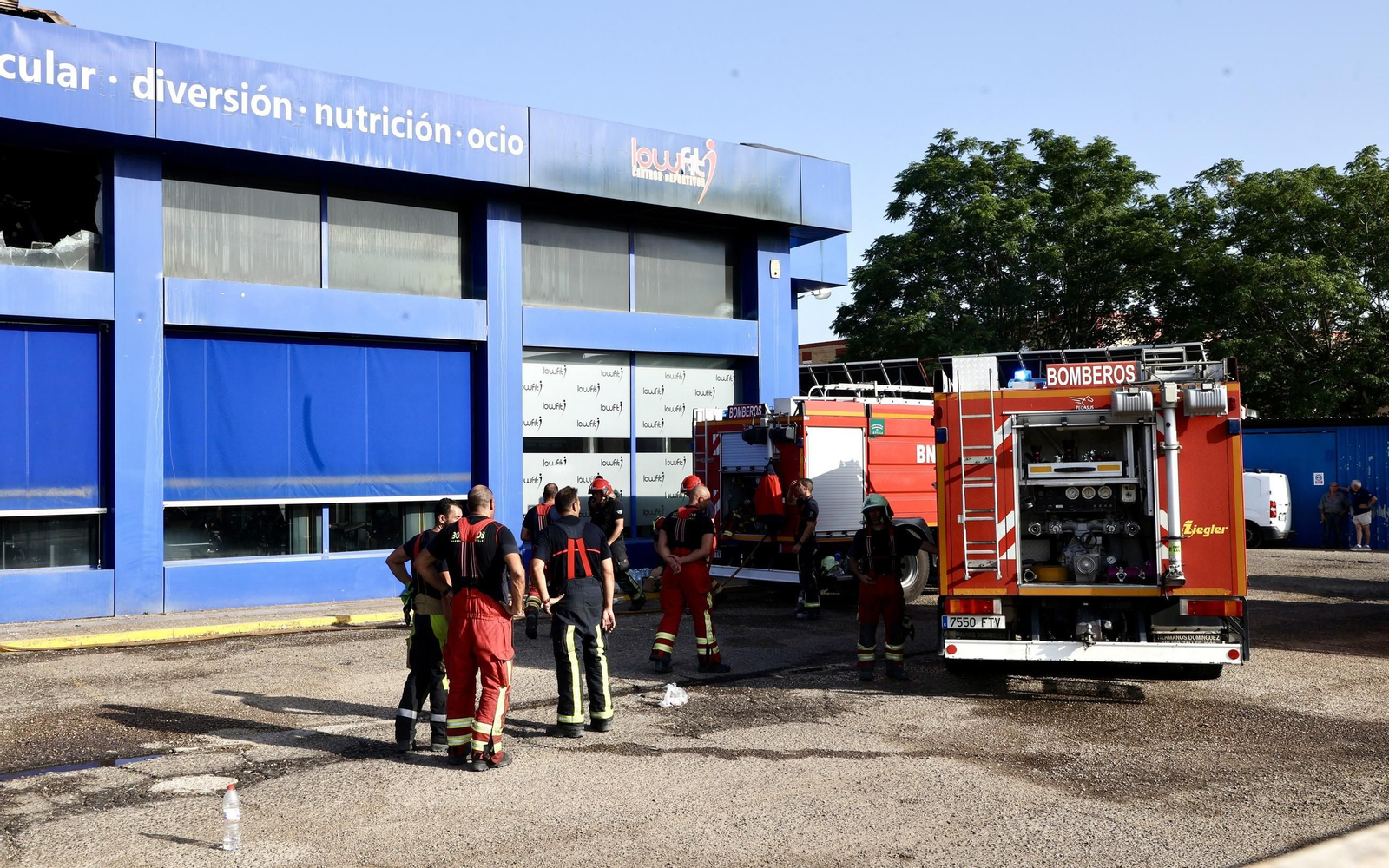 Incendio en el gimnasio Lowfit de Castilleja de la Cuesta