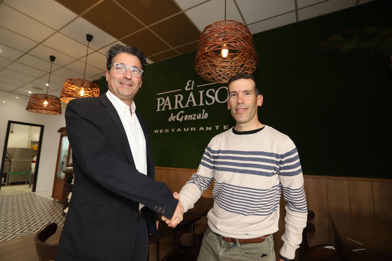José Antonio Cabrera y Javier Macías se saludan en El Paraíso de Gonzalo.