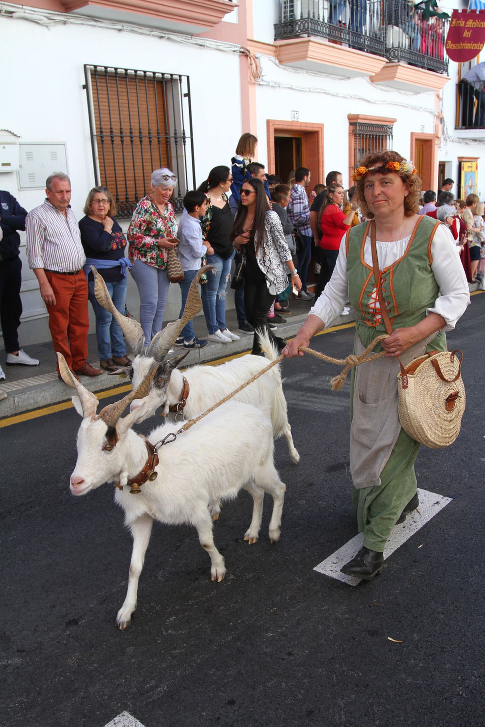 Imágenes del desfile de la XIX Feria Medieval del Descubrimiento, en Palos de la Frontera