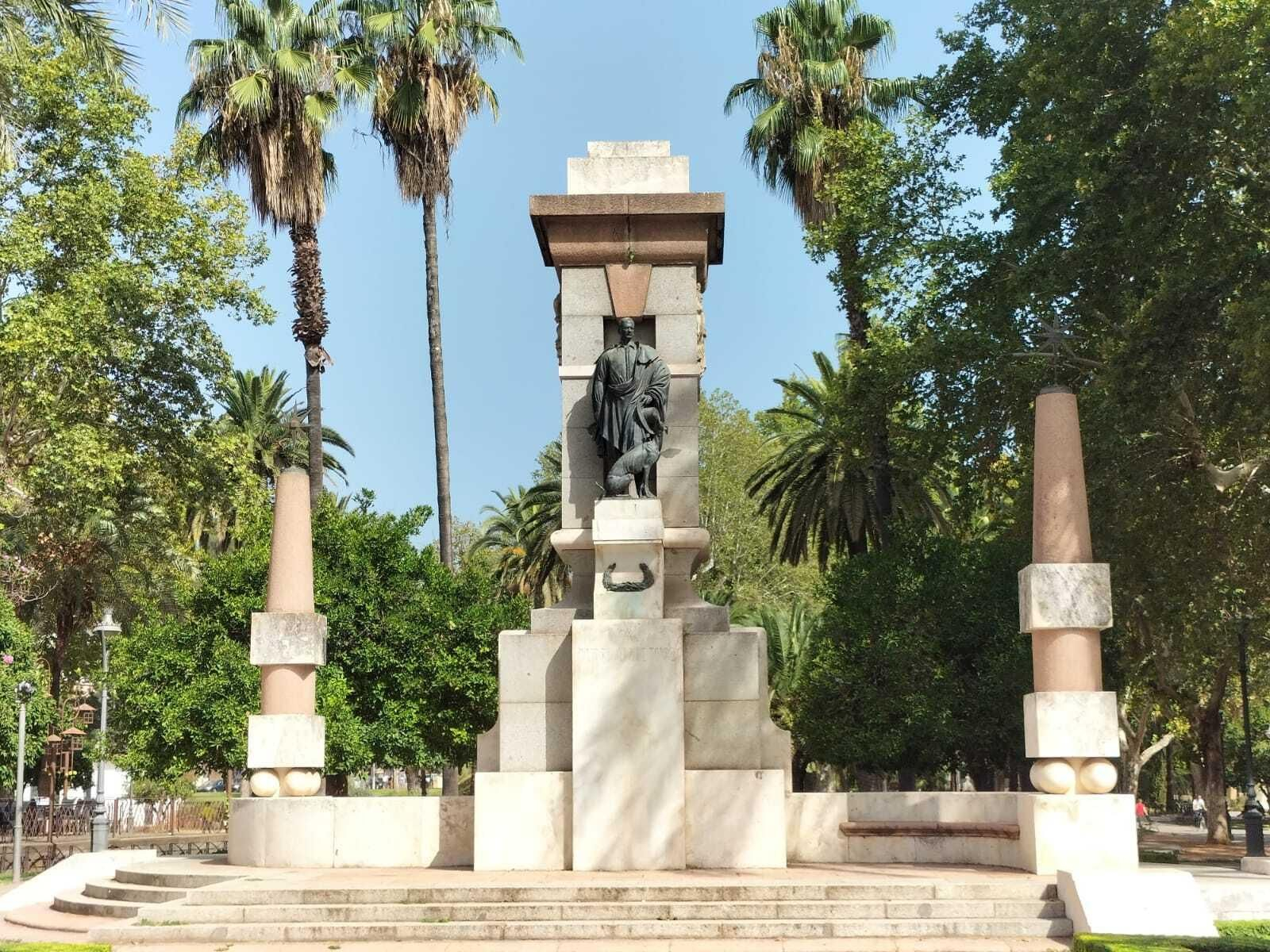 Monumento a Julio Romero de Torres en los Jardines de la Agricultura de Córdoba